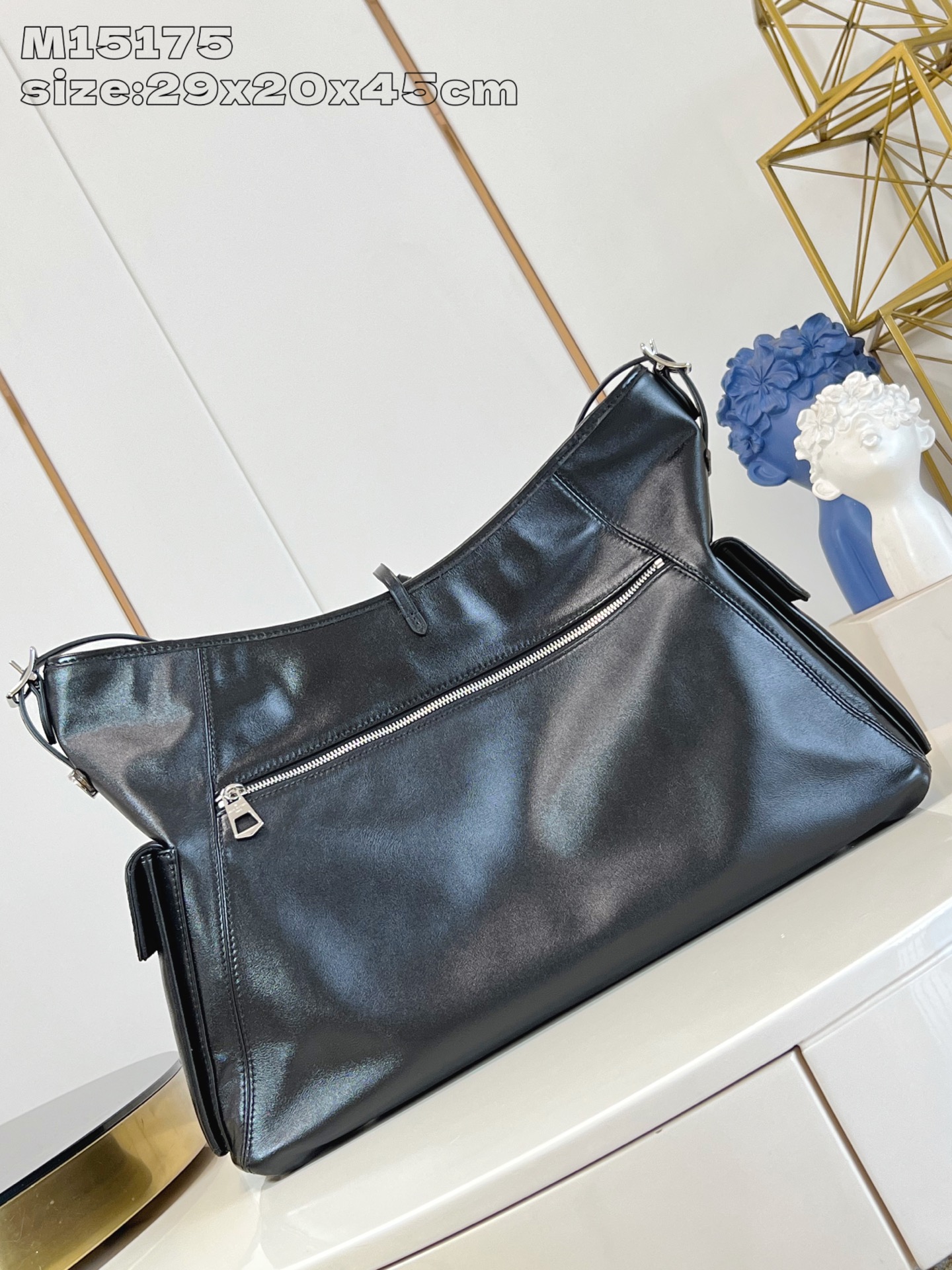 【顶级原单 M15175 】本款 Carry All Travel Bag 手袋取材柔软牛皮革，为名牌和