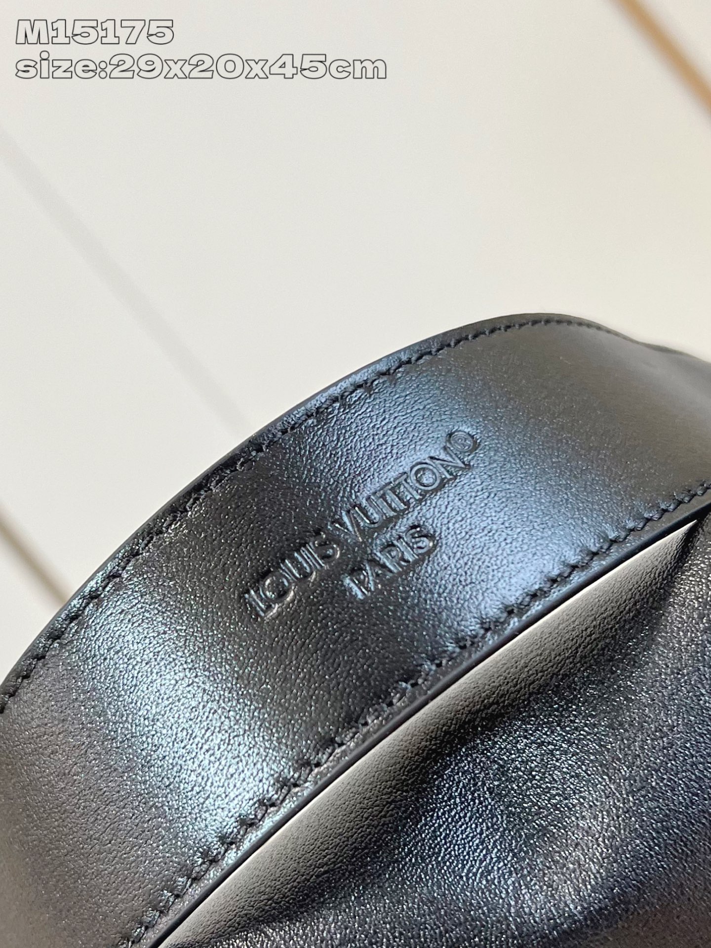 【顶级原单 M15175 】本款 Carry All Travel Bag 手袋取材柔软牛皮革，为名牌和