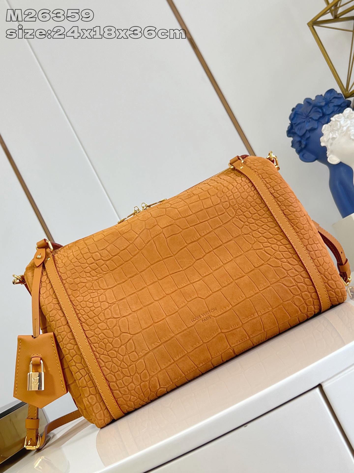 【顶级原单 M26359棕黄鳄鱼纹 】本款 Express 中号手袋选用柔软牛皮革，轻松搭配各类都市造型