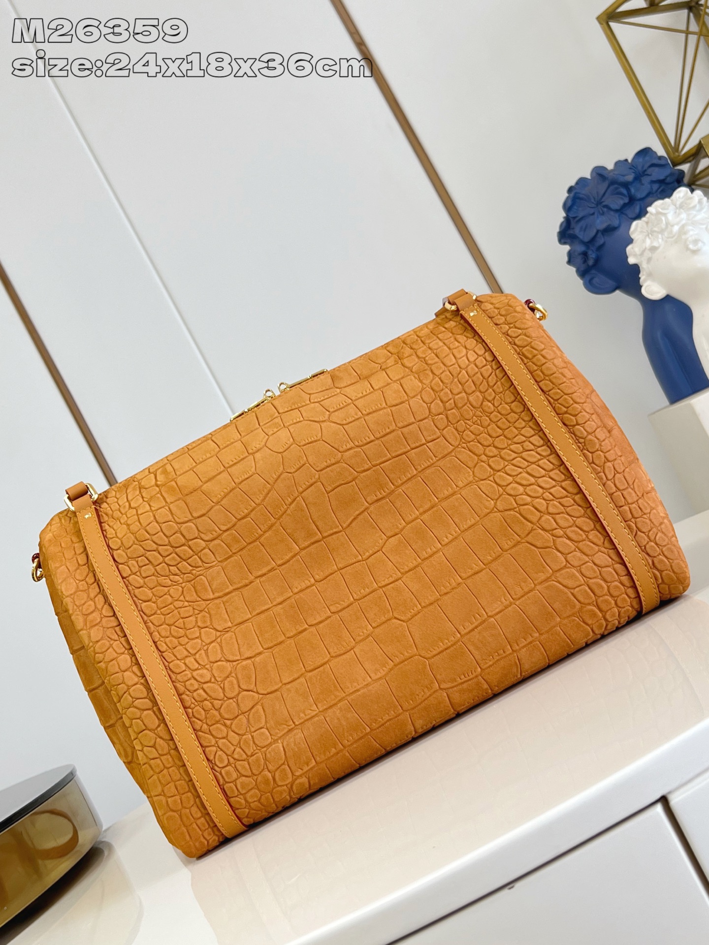 【顶级原单 M26359棕黄鳄鱼纹 】本款 Express 中号手袋选用柔软牛皮革，轻松搭配各类都市造型