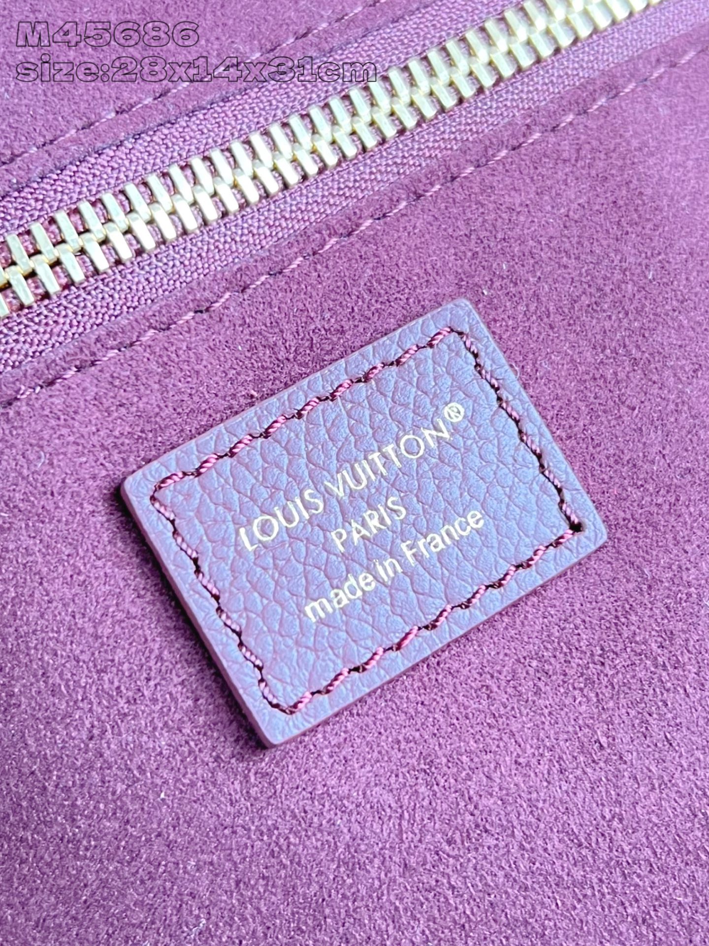 【顶级原单 M45686酒红压花 】本款 Neverfull 中号托特包为标志性 Epi 皮革铺陈 Mo