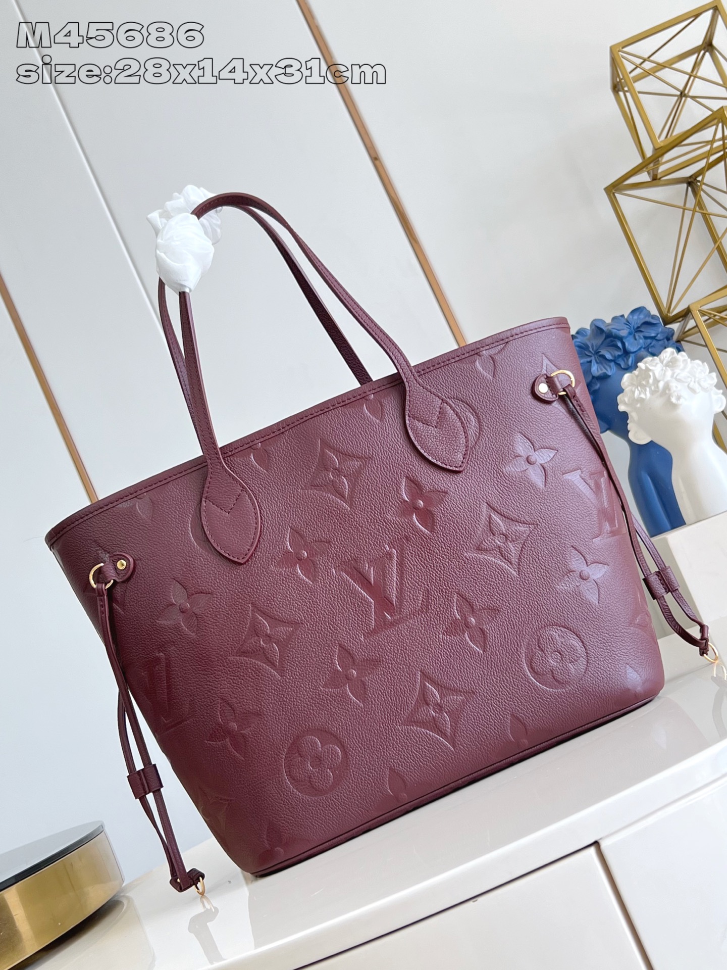 【顶级原单 M45686酒红压花 】本款 Neverfull 中号托特包为标志性 Epi 皮革铺陈 Mo