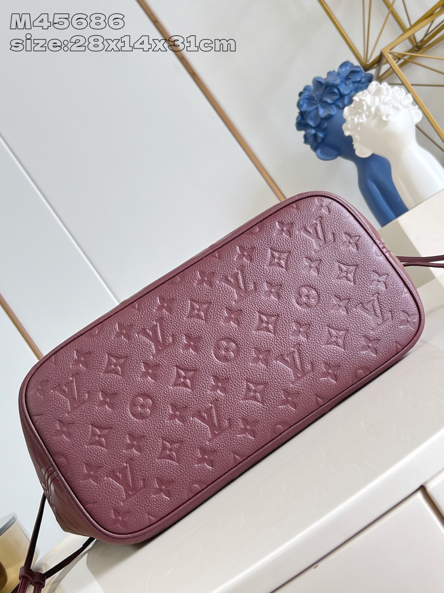 【顶级原单 M45686酒红压花 】本款 Neverfull 中号托特包为标志性 Epi 皮革铺陈 Mo