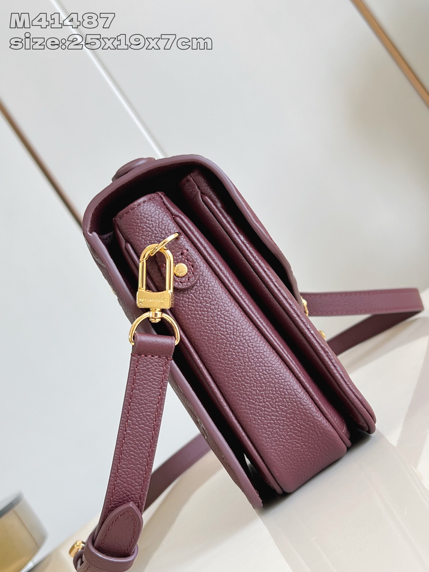 【顶级原单 M41487紫红压花】本款 Pochette Métis 手袋选用 Monogram Emp