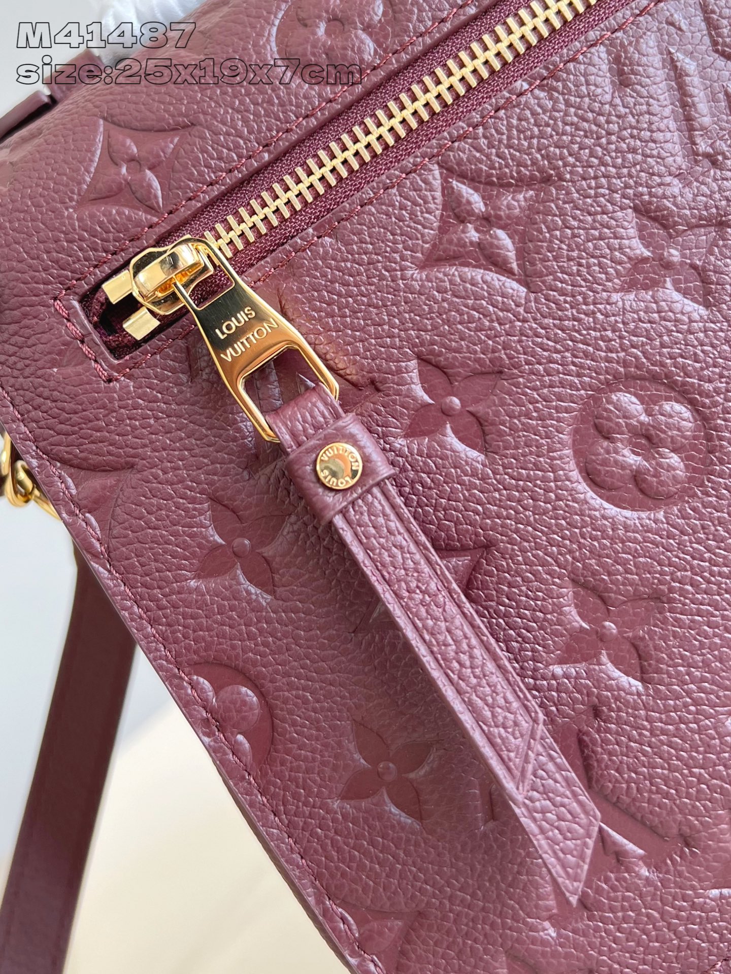 【顶级原单 M41487紫红压花】本款 Pochette Métis 手袋选用 Monogram Emp