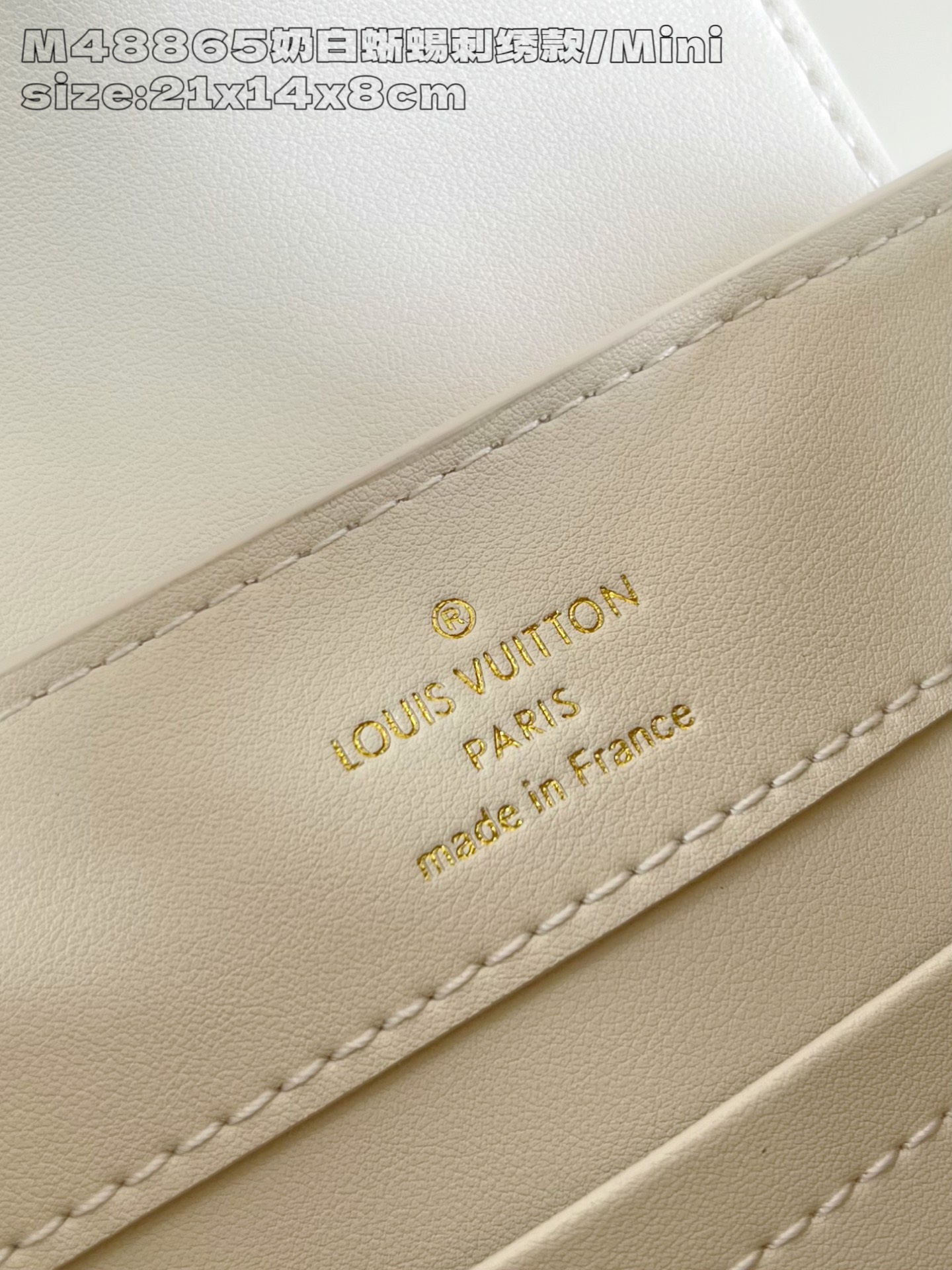 【顶级原单 M48865奶白蜥蜴刺绣款/迷你 】本款 Capucines 迷你手袋采用 Taurillo