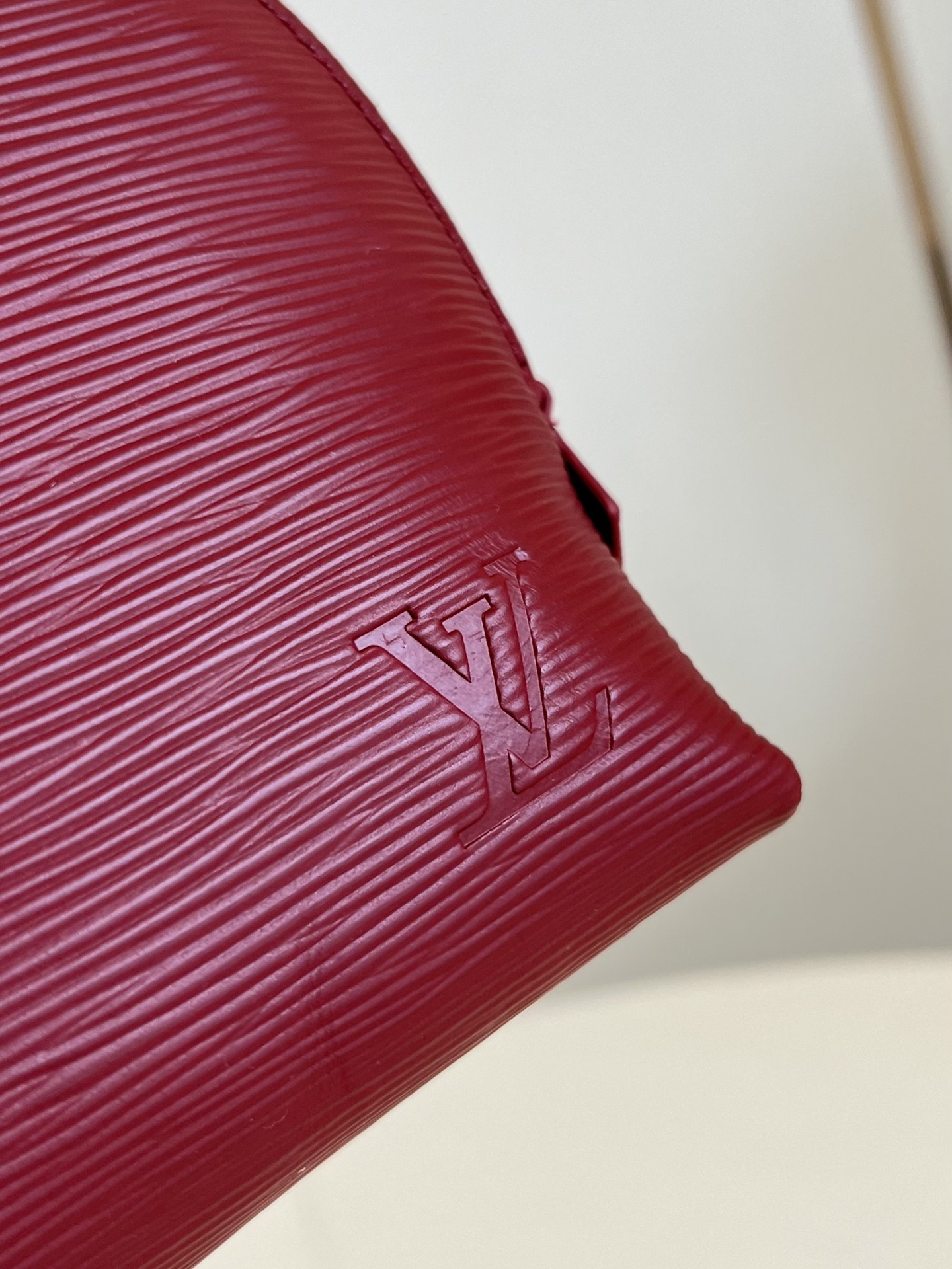 【顶级原单 M15201大号 】本款 Pochette Cosmétique 大号化妆包为 Epi 粒面