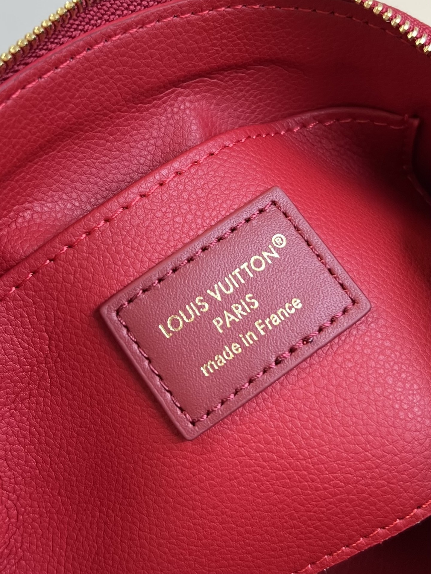 【顶级原单 M15201小号 】本款 Pochette Cosmétique 小号化妆包为 Epi 粒面