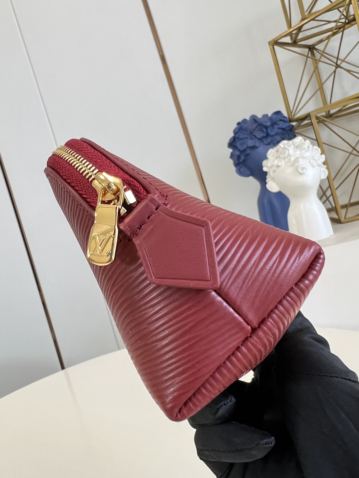 【顶级原单 M15201小号 】本款 Pochette Cosmétique 小号化妆包为 Epi 粒面