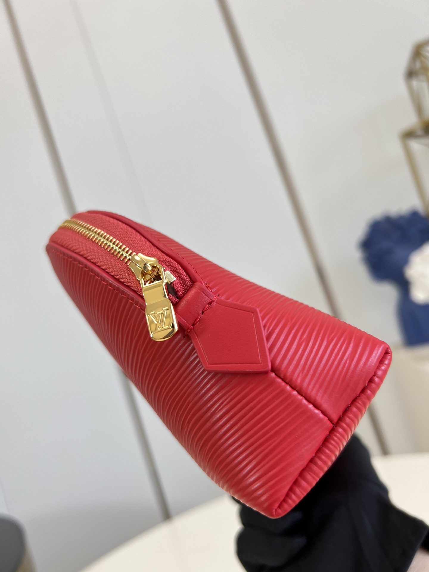 【顶级原单 M15197大号 】本款 Pochette Cosmétique 大号化妆包为 Epi 粒面