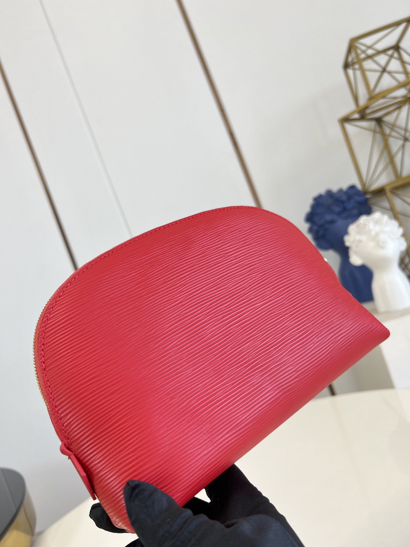 【顶级原单 M15197大号 】本款 Pochette Cosmétique 大号化妆包为 Epi 粒面