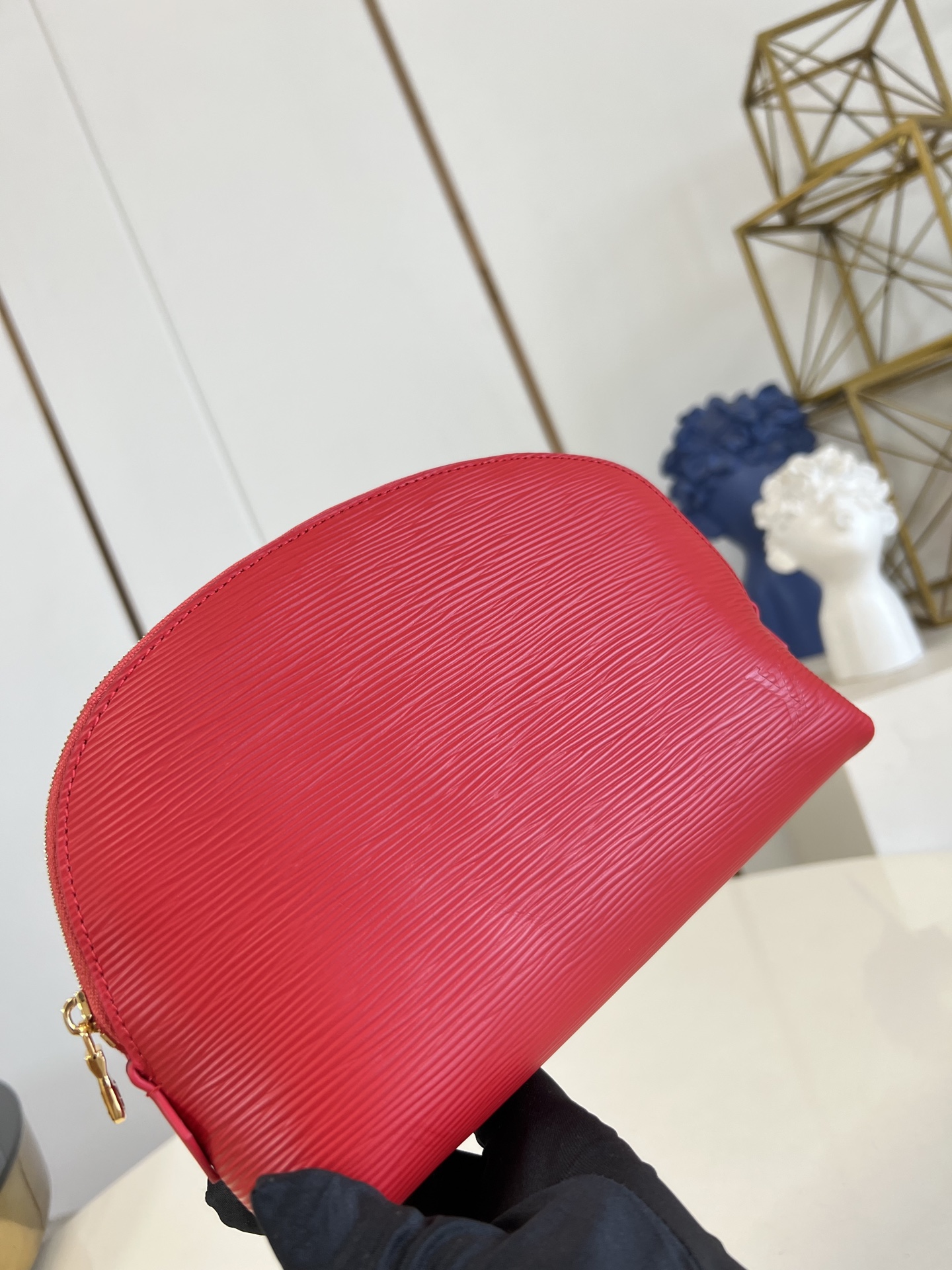 【顶级原单 M15197大号 】本款 Pochette Cosmétique 大号化妆包为 Epi 粒面