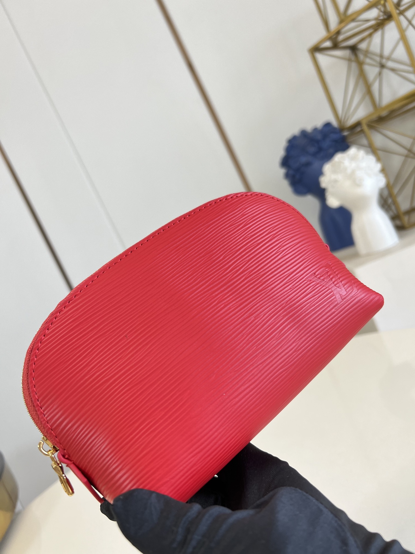 【顶级原单 M15197小号 】本款 Pochette Cosmétique 小号化妆包为 Epi 粒面