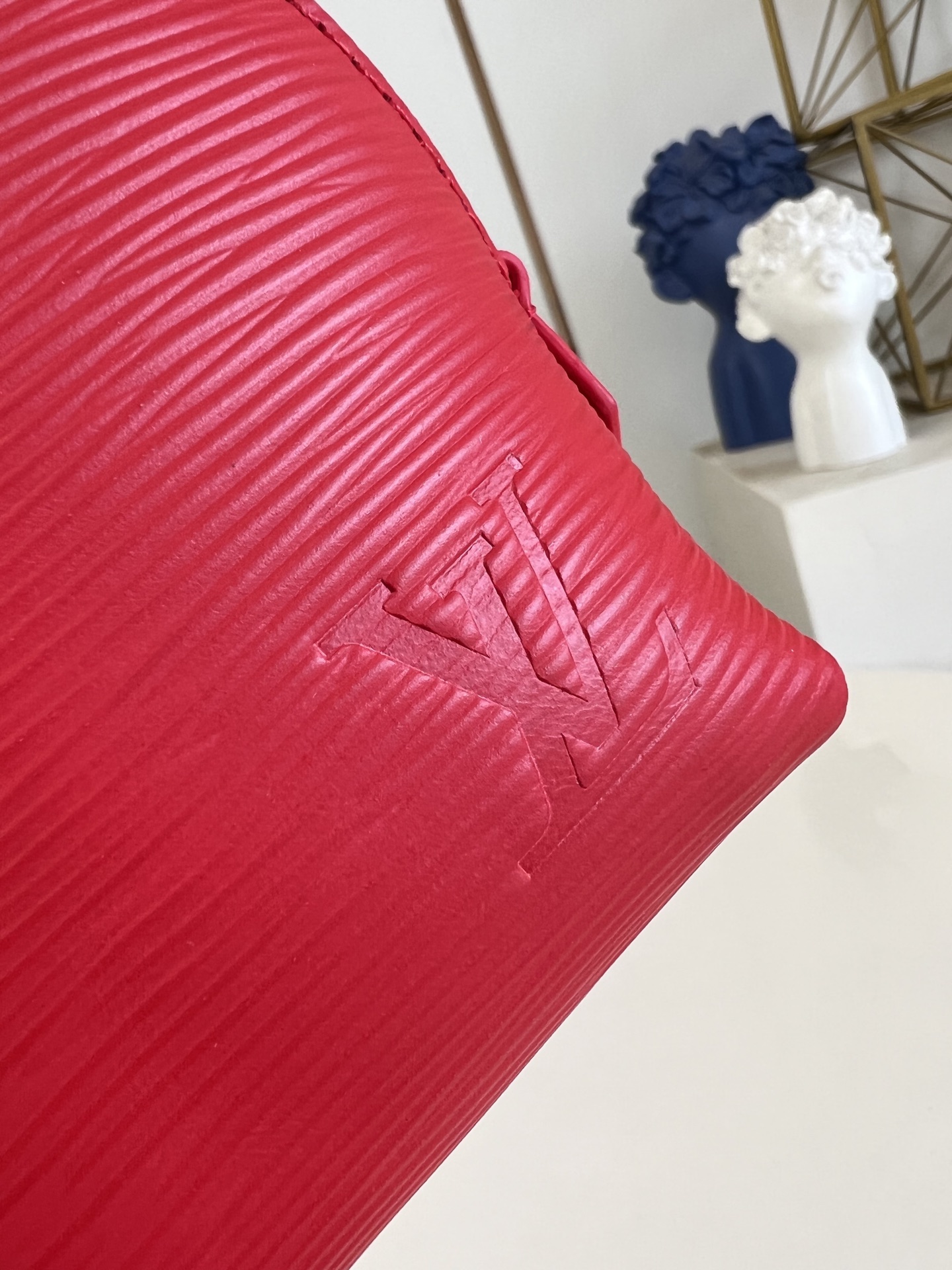 【顶级原单 M15197小号 】本款 Pochette Cosmétique 小号化妆包为 Epi 粒面