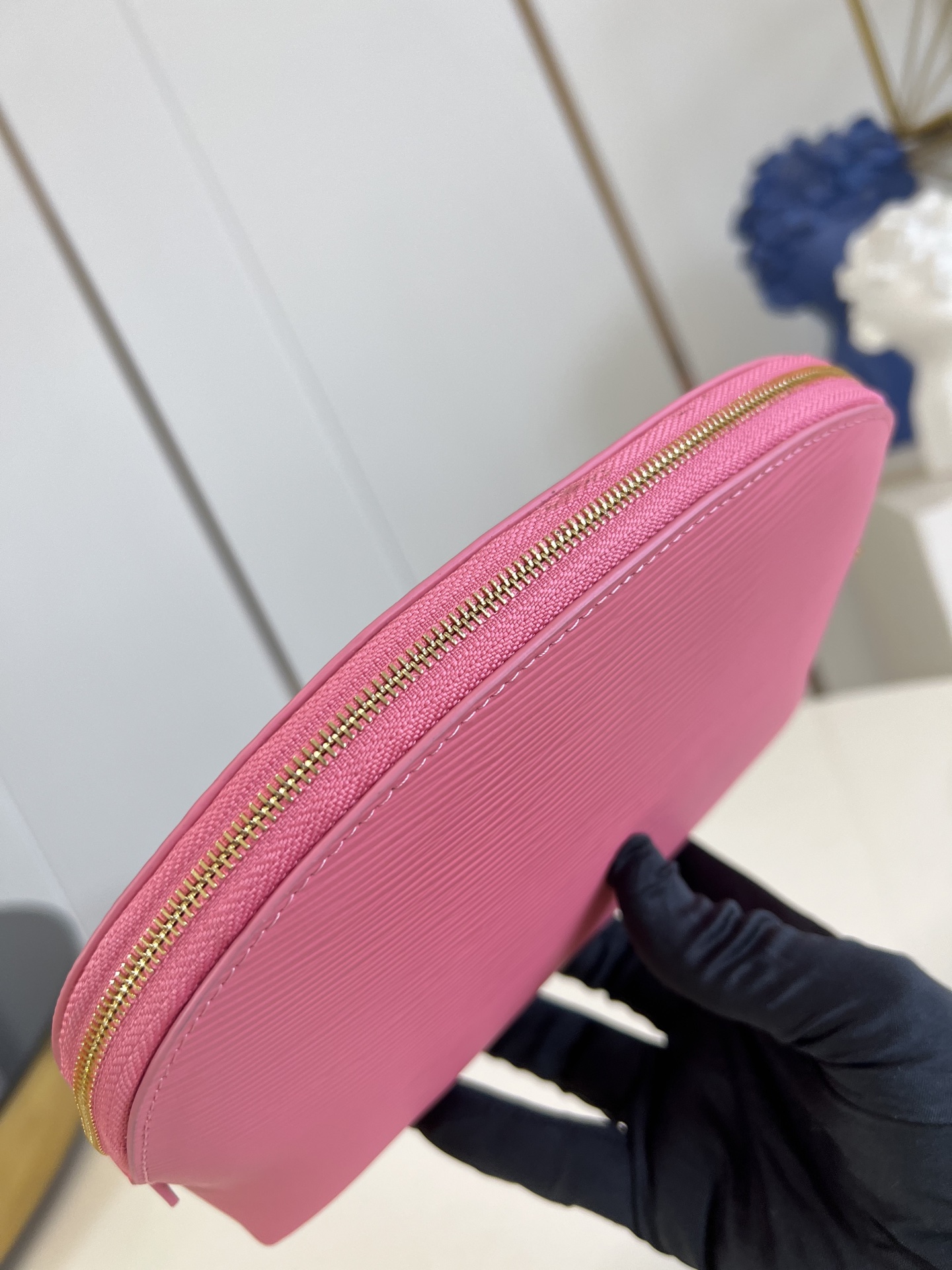 【顶级原单 M15198大号 】本款 Pochette Cosmétique 大号化妆包为 Epi 粒面