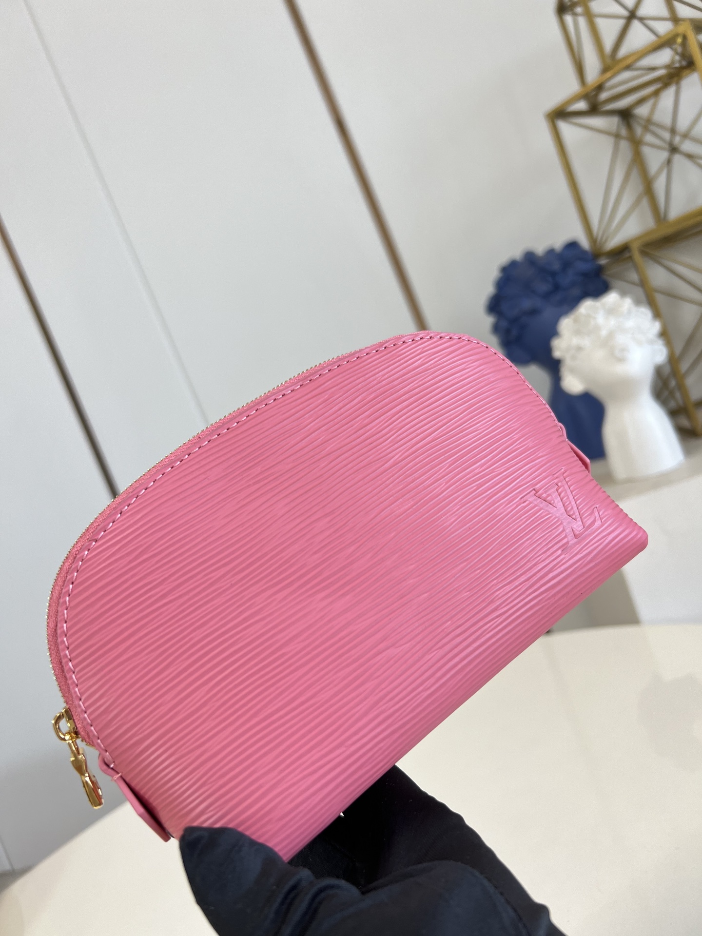 【顶级原单 M15198小号 】本款 Pochette Cosmétique 小号化妆包为 Epi 粒面