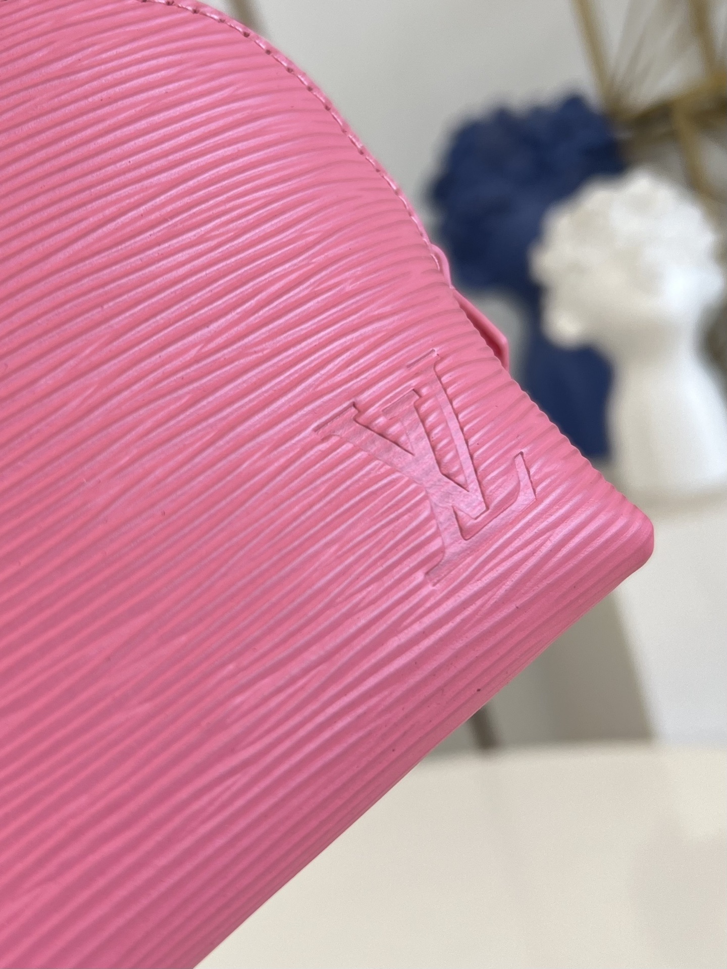 【顶级原单 M15198小号 】本款 Pochette Cosmétique 小号化妆包为 Epi 粒面