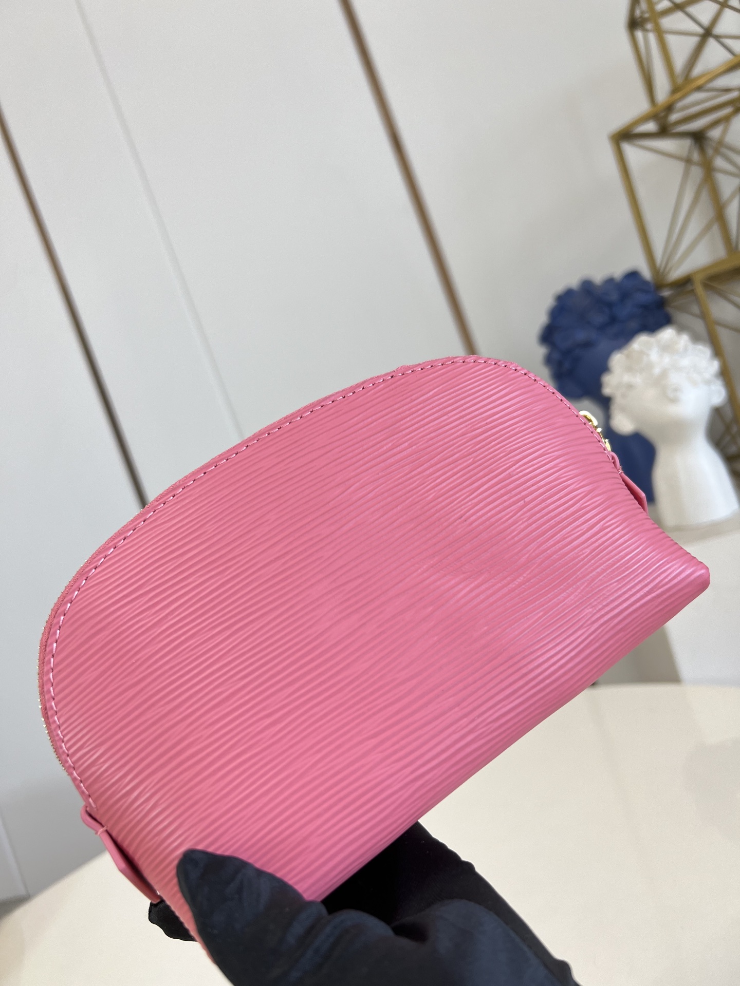 【顶级原单 M15198小号 】本款 Pochette Cosmétique 小号化妆包为 Epi 粒面