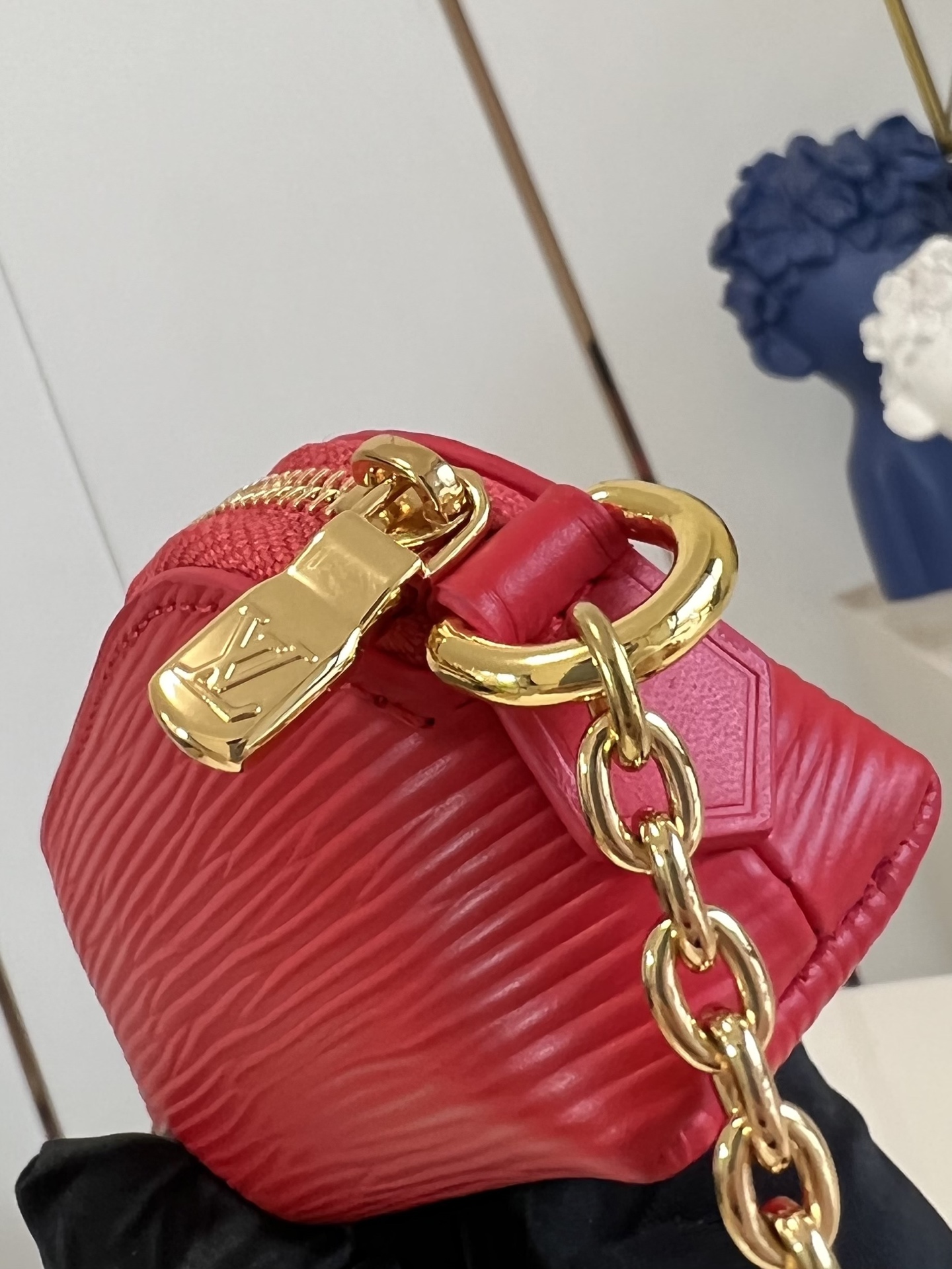 【顶级原单 M25687大红 】Lipstick化妆包以迷你版本解构品牌化妆包的经典构型，打造单只唇有的