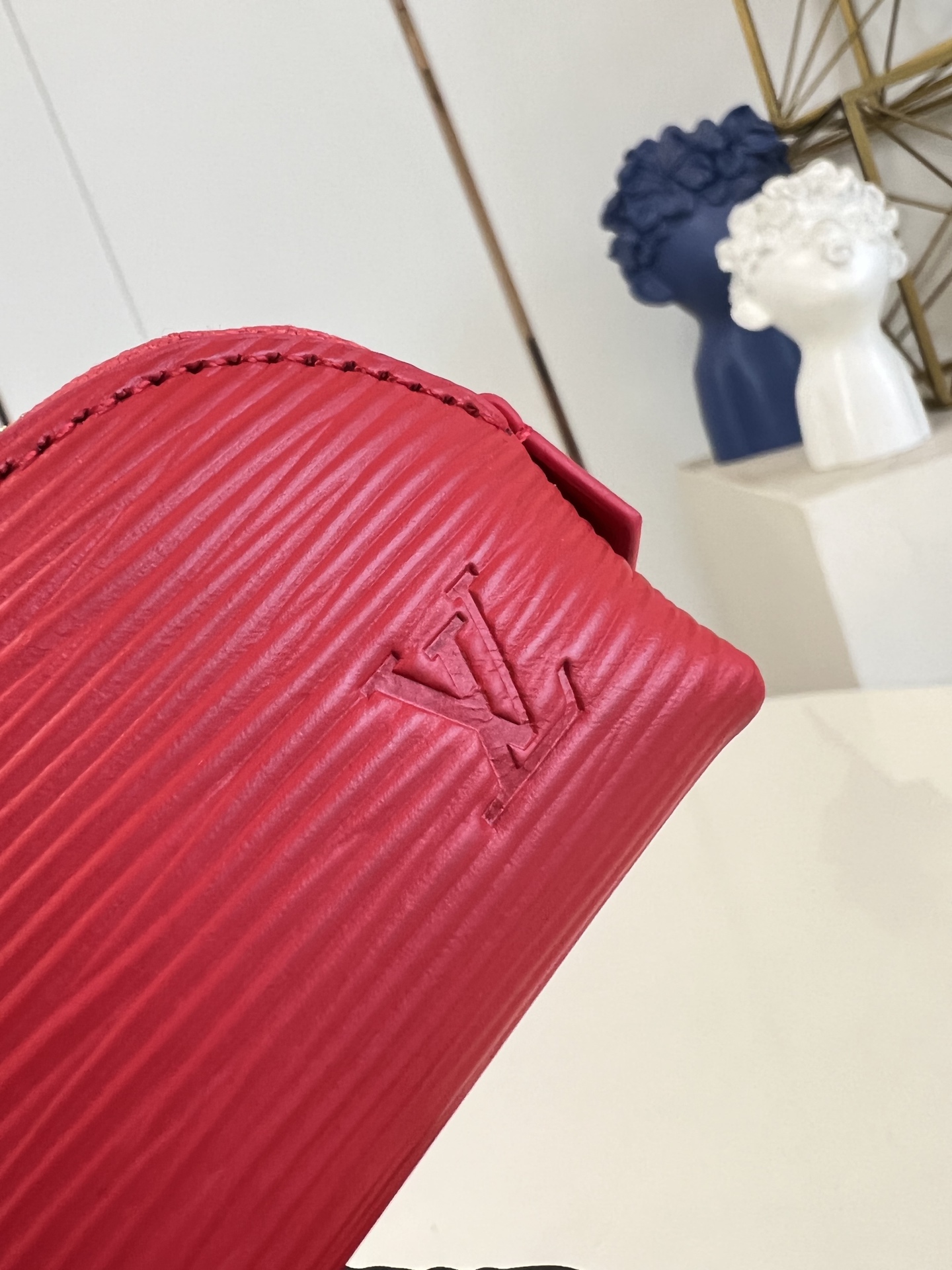 【顶级原单 M25687大红 】Lipstick化妆包以迷你版本解构品牌化妆包的经典构型，打造单只唇有的