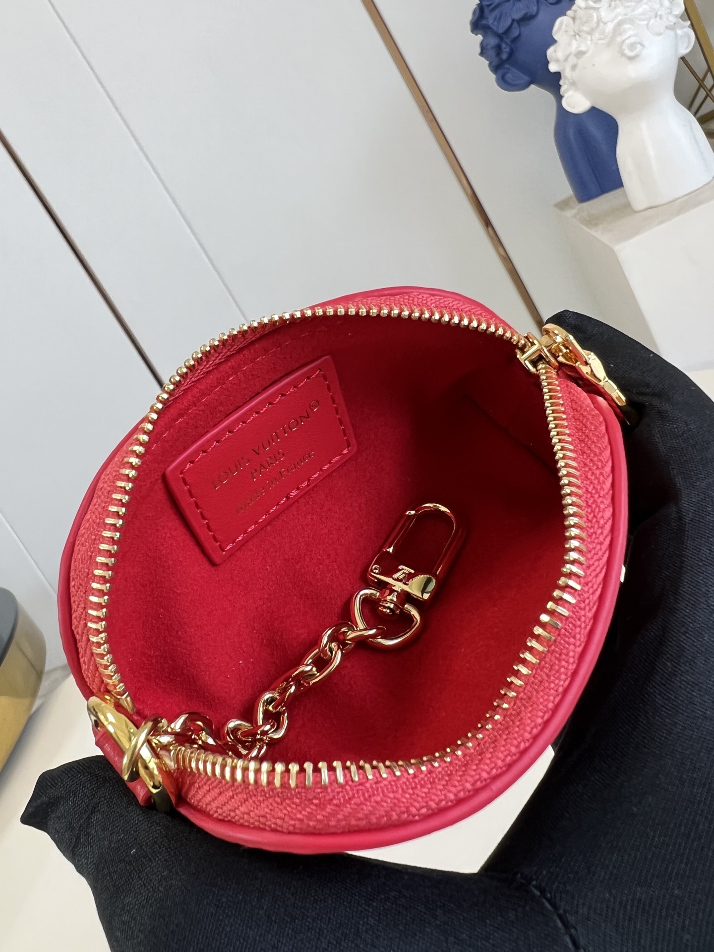 【顶级原单 M25687大红 】Lipstick化妆包以迷你版本解构品牌化妆包的经典构型，打造单只唇有的