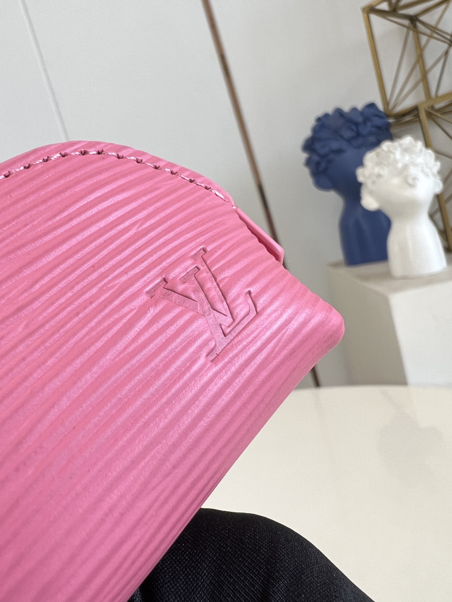 【顶级原单 M25686桃粉 】Lipstick化妆包以迷你版本解构品牌化妆包的经典构型，打造单只唇有的