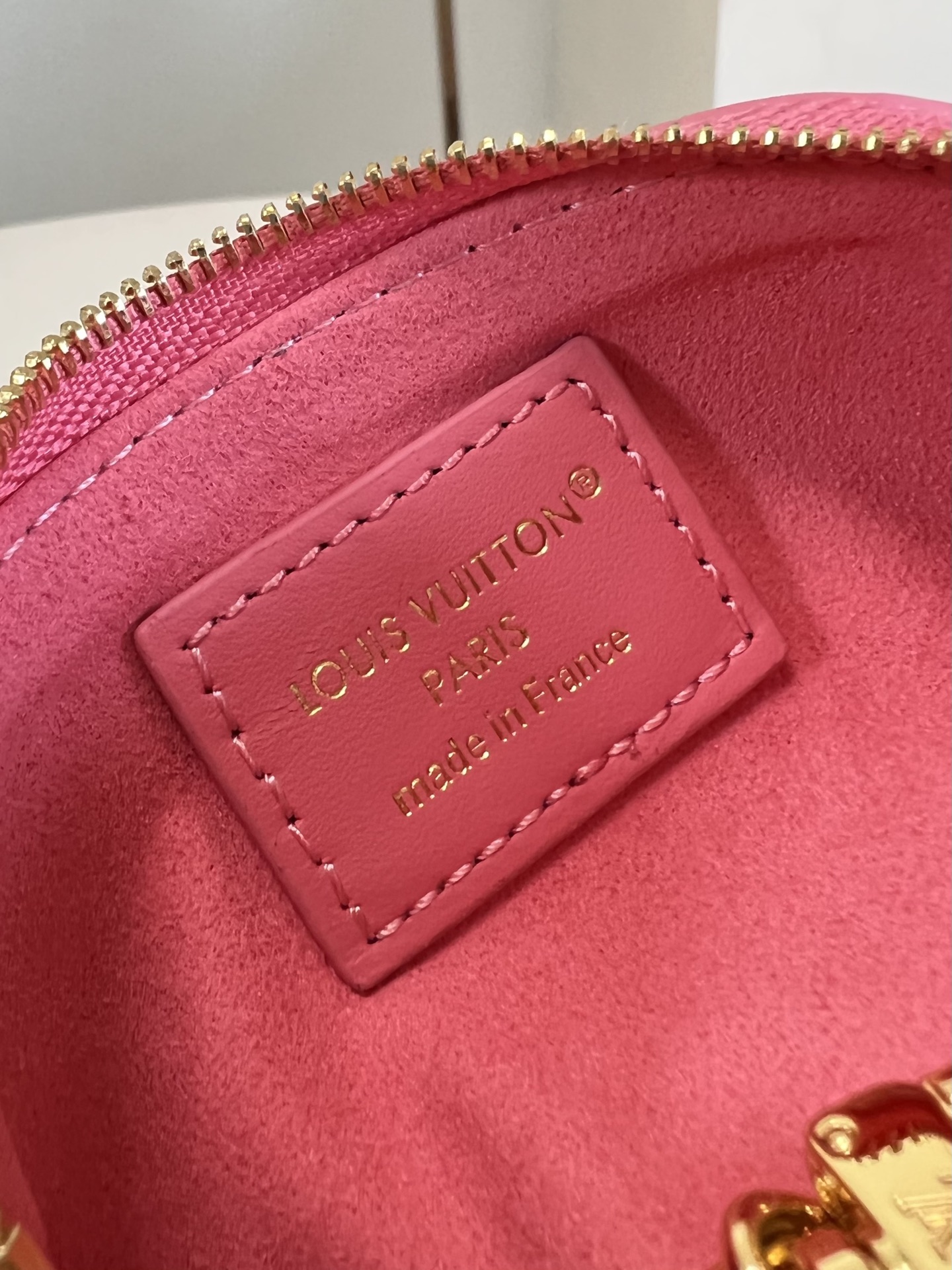 【顶级原单 M25686桃粉 】Lipstick化妆包以迷你版本解构品牌化妆包的经典构型，打造单只唇有的