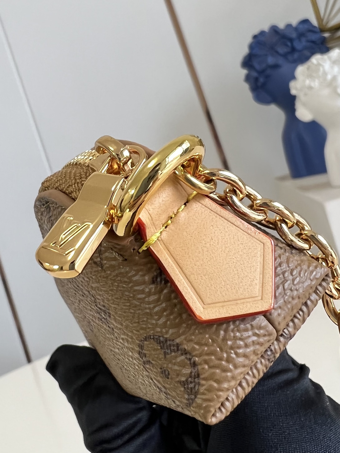 【顶级原单 M25694黄花 】Lipstick化妆包以迷你版本解构品牌化妆包的经典构型，打造单只唇有的