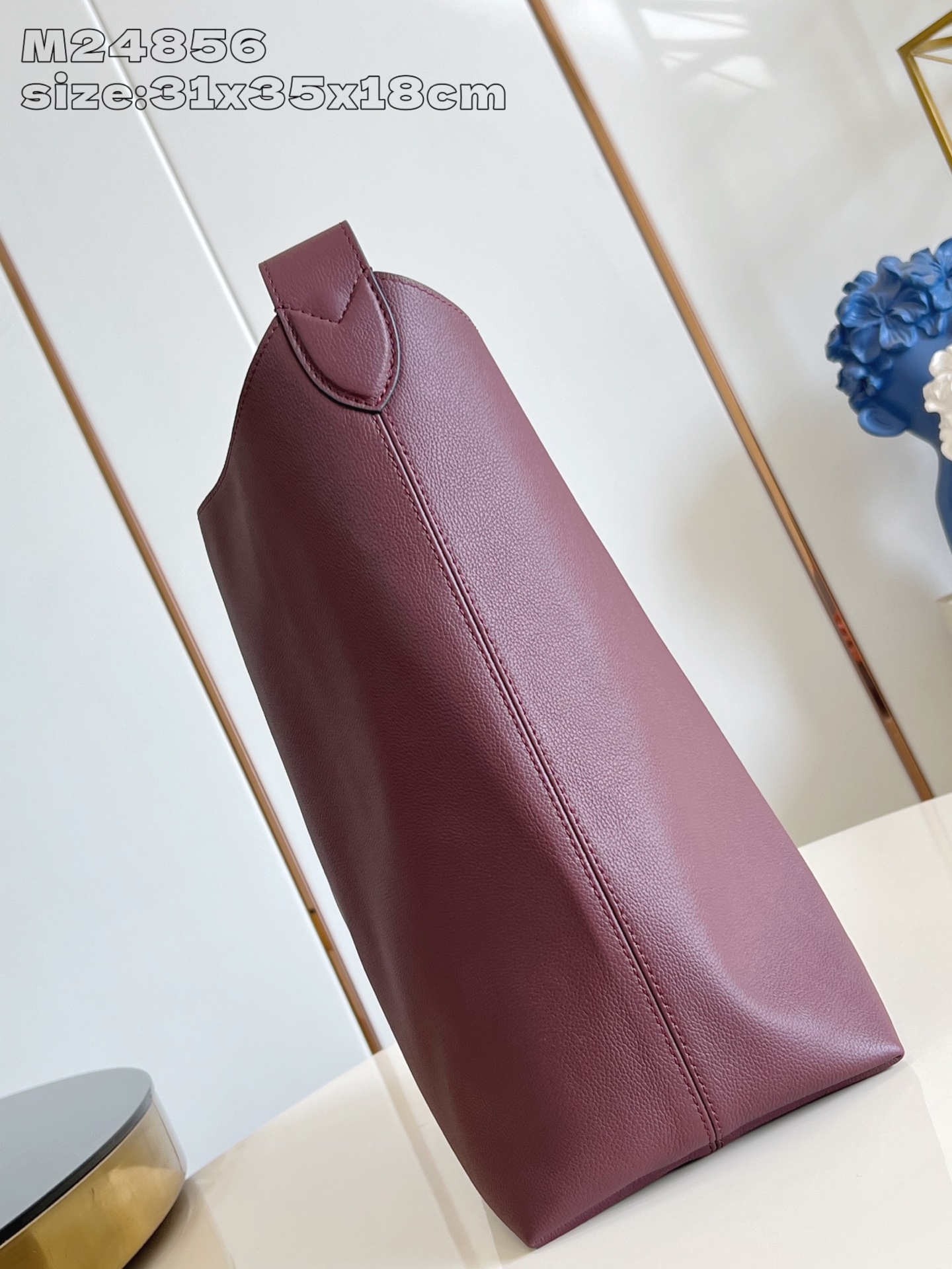 【顶级原单 M24856紫红 】M15209 本款 Low Key Hobo 中号手袋以柔软牛皮革勾勒简