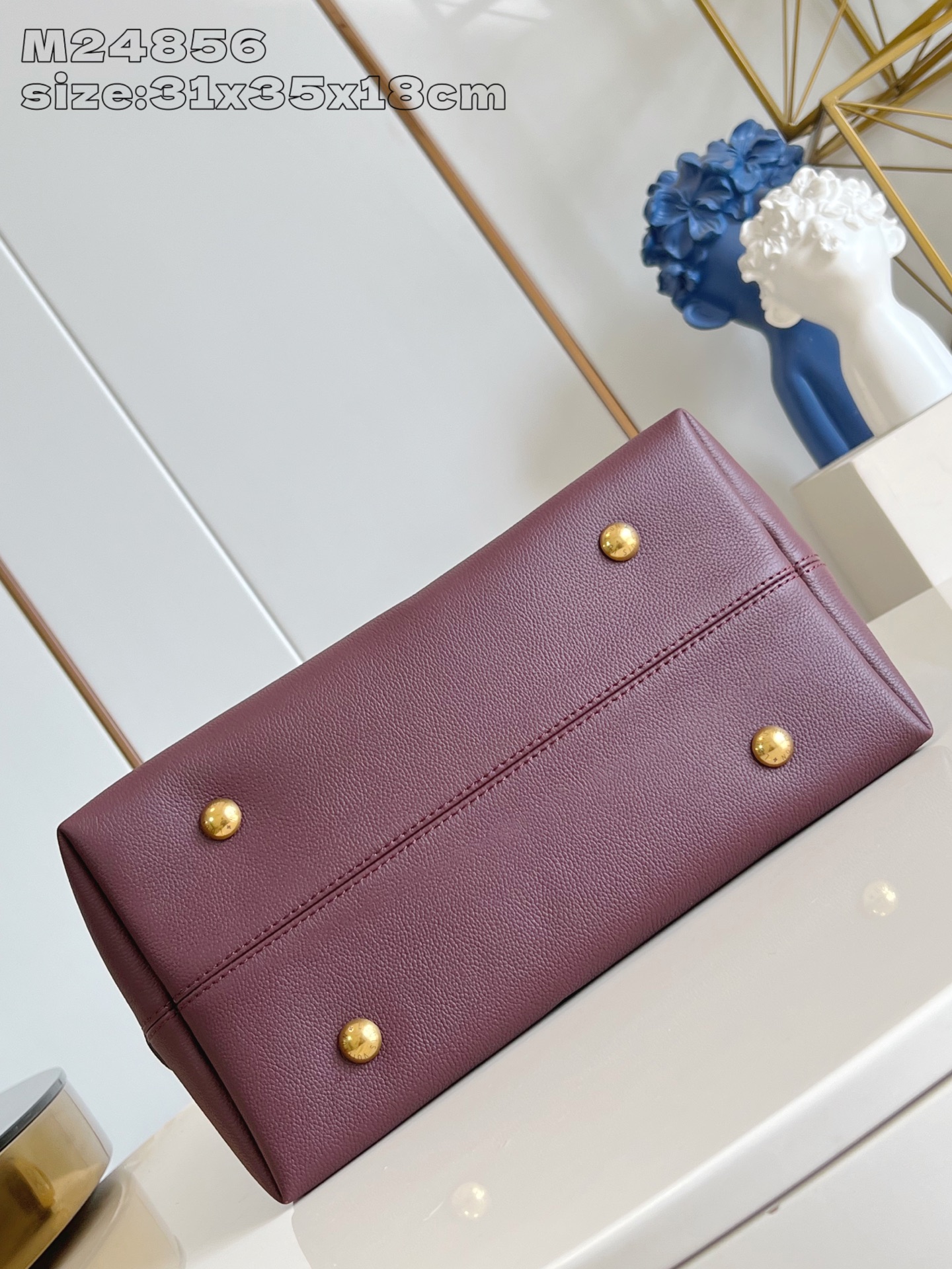 【顶级原单 M24856紫红 】M15209 本款 Low Key Hobo 中号手袋以柔软牛皮革勾勒简