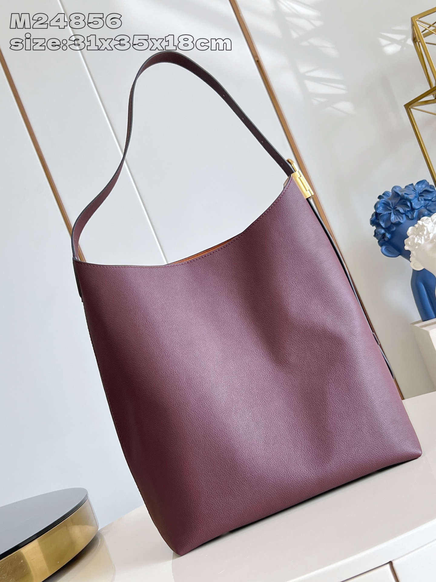 【顶级原单 M24856紫红 】M15209 本款 Low Key Hobo 中号手袋以柔软牛皮革勾勒简