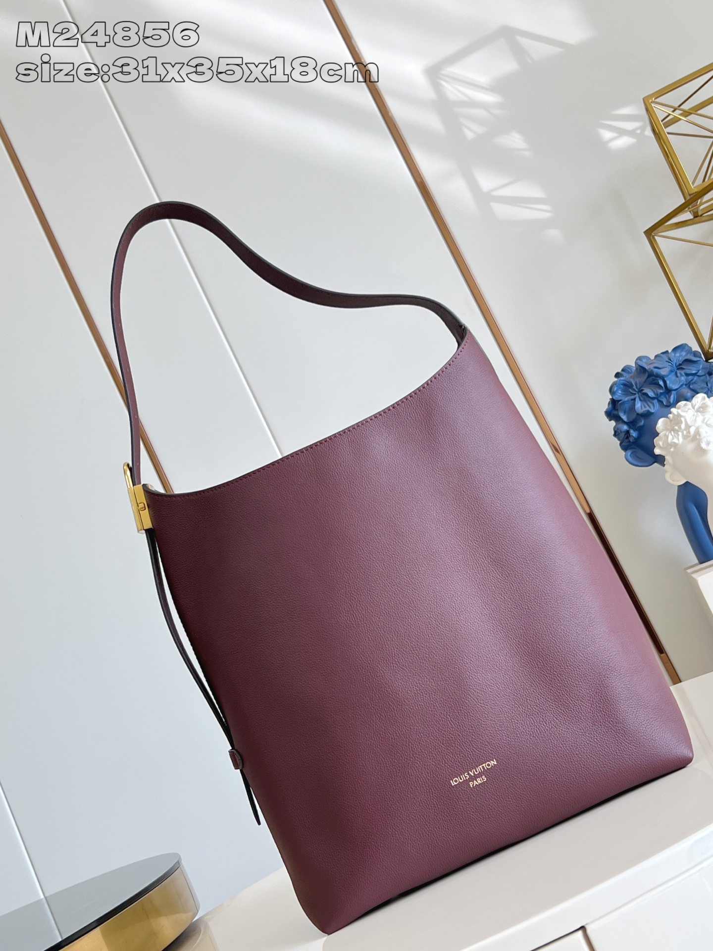 【顶级原单 M24856紫红 】M15209 本款 Low Key Hobo 中号手袋以柔软牛皮革勾勒简