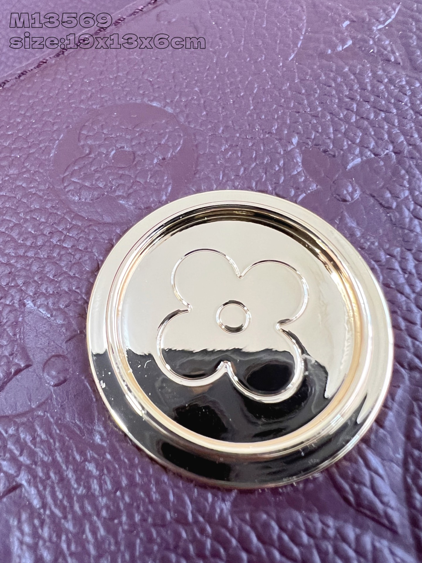 【顶级原单 M13569紫红 】M25814 這款Wallet On Chain Rosy兼具實用功能和