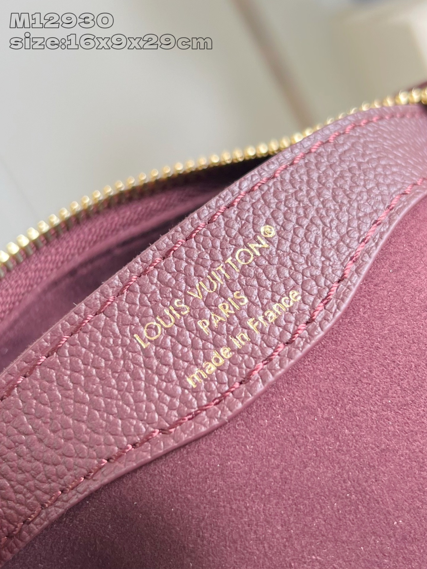 【顶级原单 M12930紫红压花】 本款 Boulogne 手袋以同色美学重绎经典 Monogram E