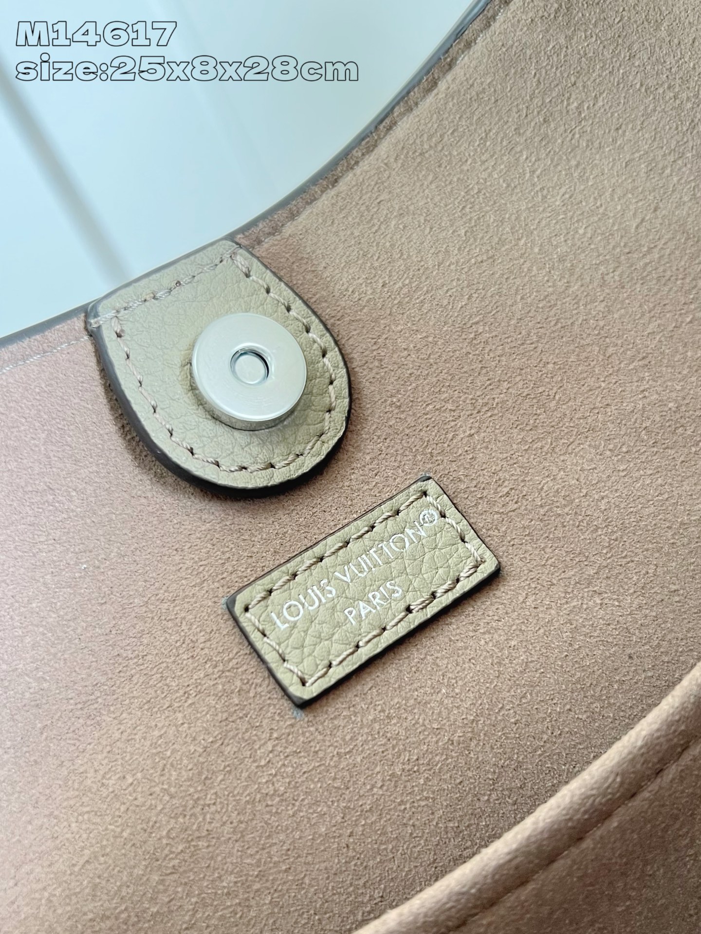 【顶级原单 M14617浅咖 】本款 All Around 中号手袋为镂花皮革描摹 Monogram 穿