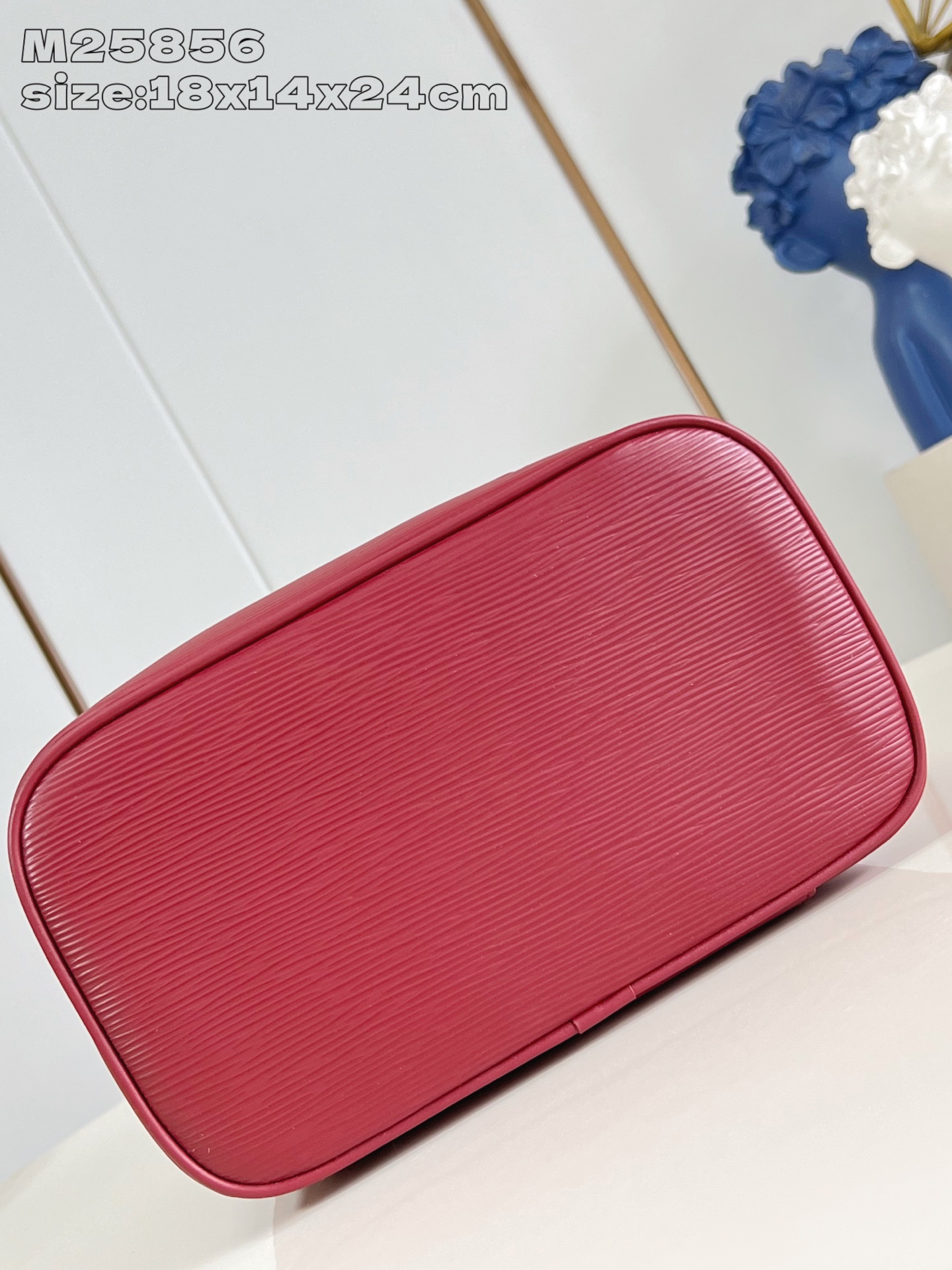 【顶级原单 M25856紫红 】本款 Nice BB化妆包撷取路易威登美妆系列的唇膏色彩，以 Epi 粒