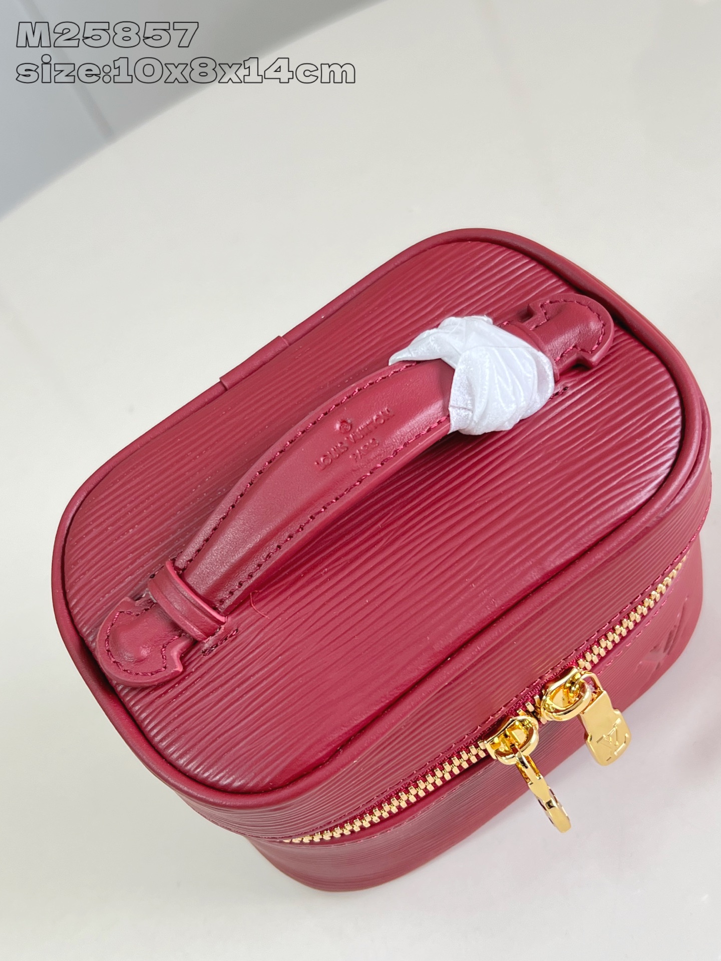 【顶级原单 M25857紫红 】本款 Nice Nano 化妆包以粒面 Epi 皮革和可水洗织物内衬构筑