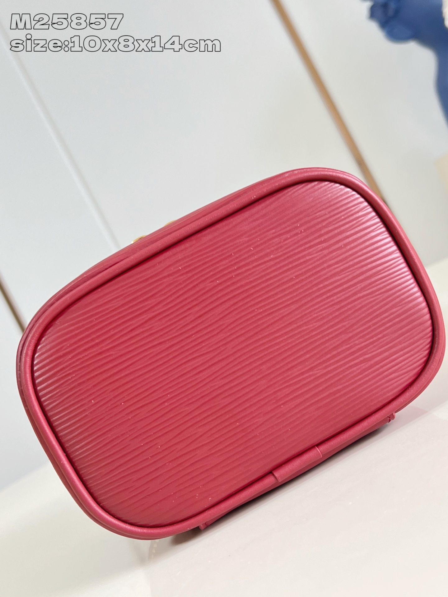 【顶级原单 M25857紫红 】本款 Nice Nano 化妆包以粒面 Epi 皮革和可水洗织物内衬构筑