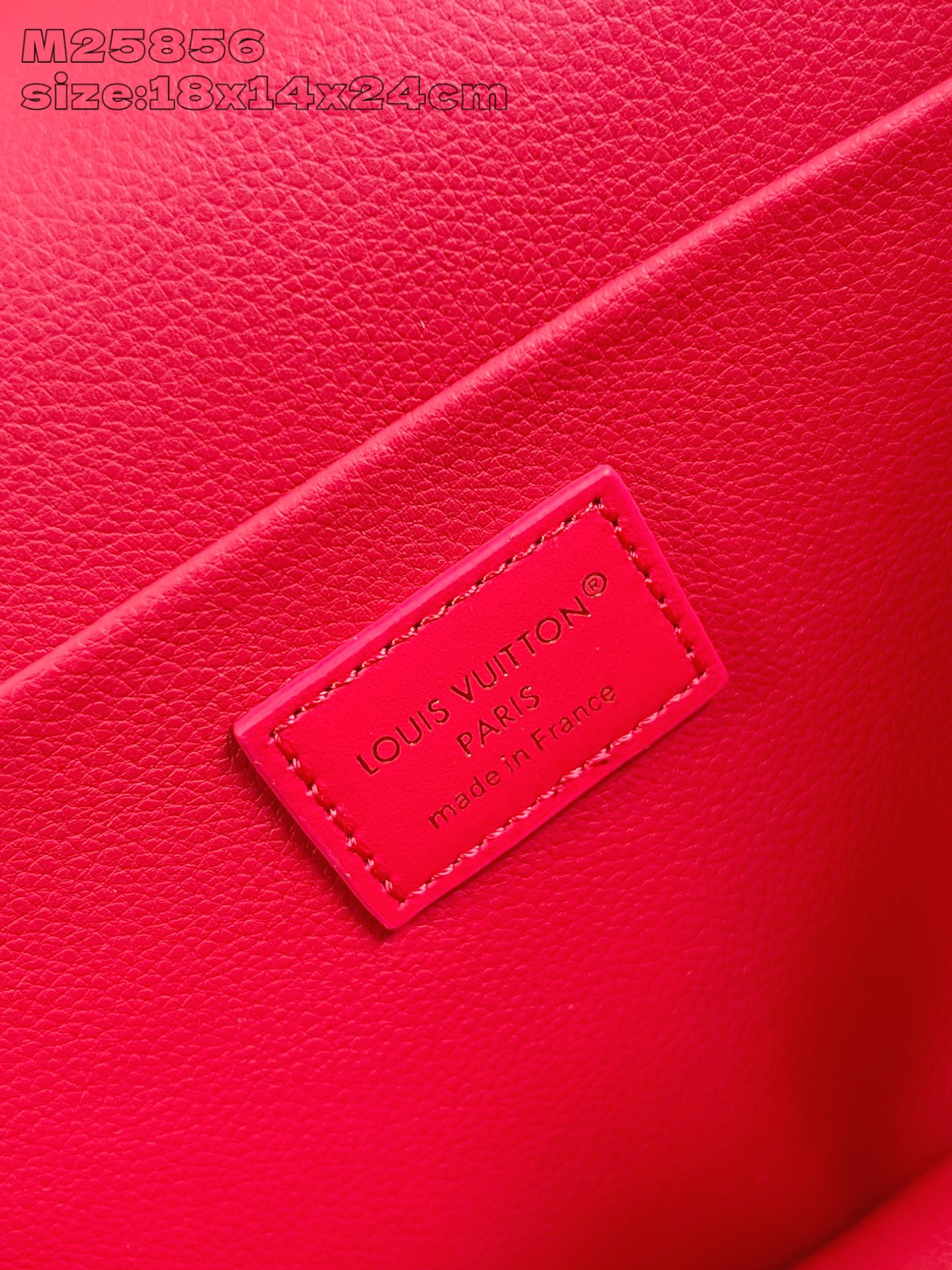 【顶级原单 M25856大红 】本款 Nice BB化妆包撷取路易威登美妆系列的唇膏色彩，以 Epi 粒