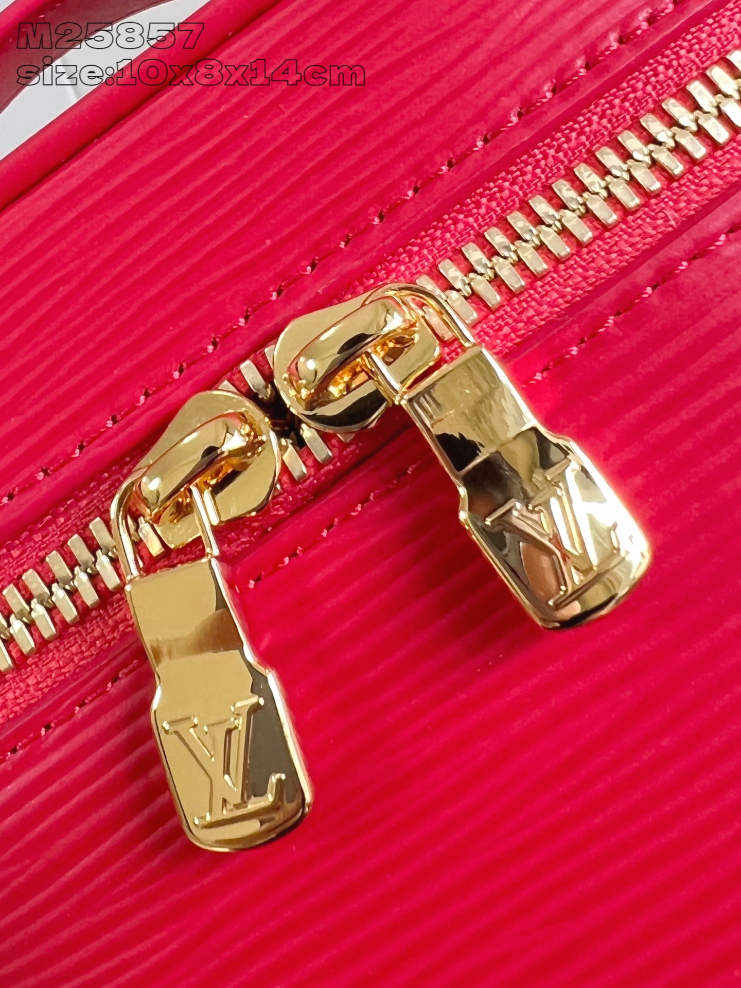 【顶级原单 M25857大红 】本款 Nice Nano 化妆包以粒面 Epi 皮革和可水洗织物内衬构筑