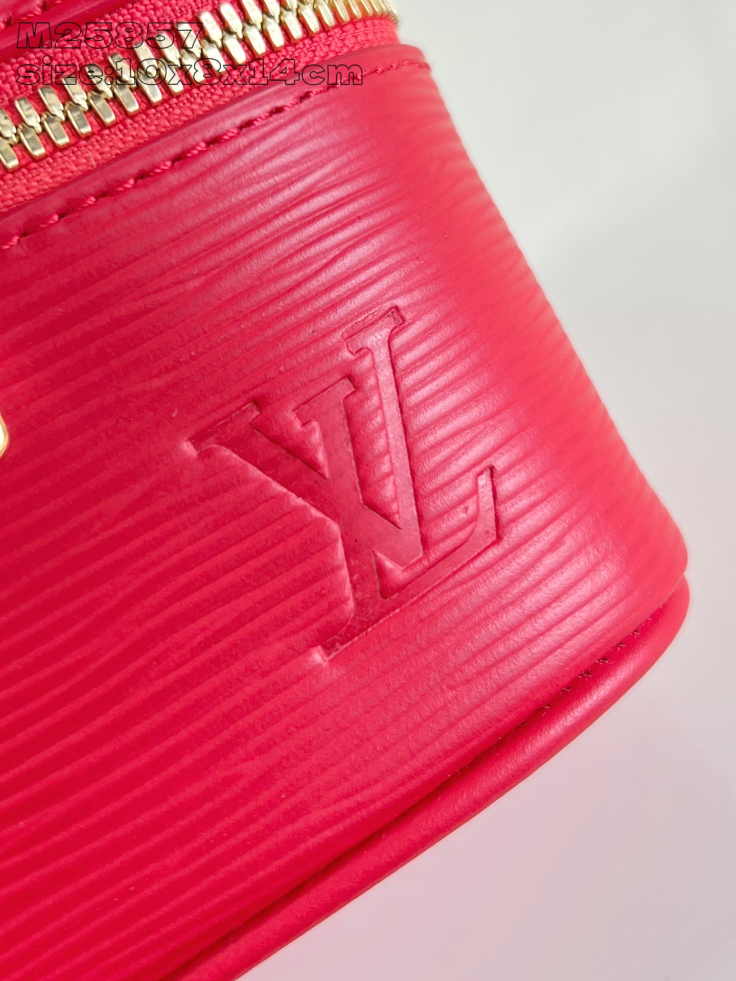 【顶级原单 M25857大红 】本款 Nice Nano 化妆包以粒面 Epi 皮革和可水洗织物内衬构筑