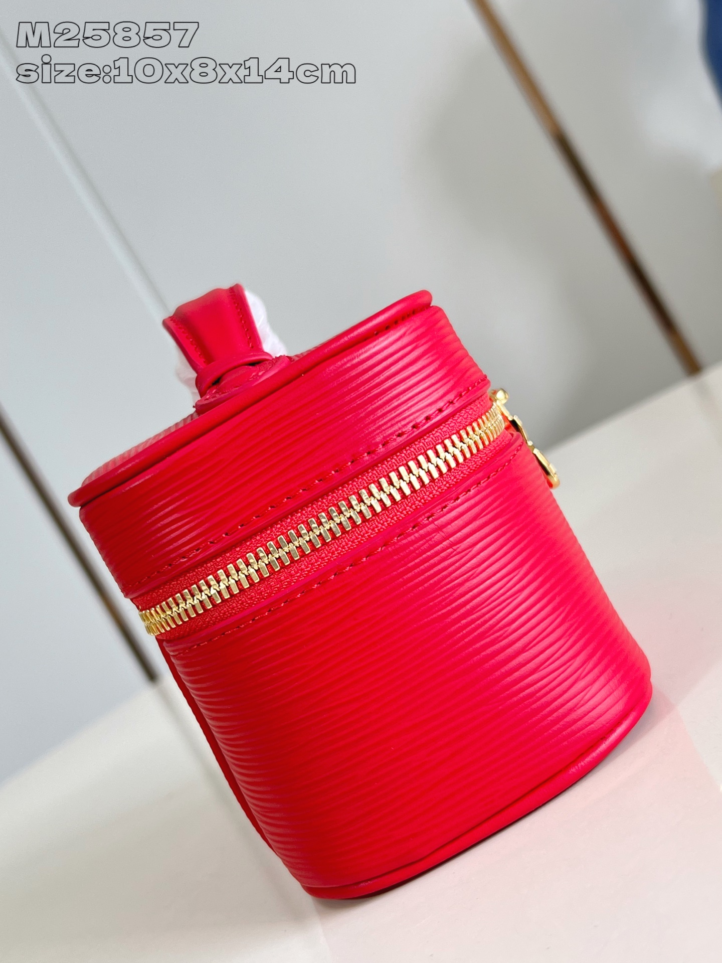 【顶级原单 M25857大红 】本款 Nice Nano 化妆包以粒面 Epi 皮革和可水洗织物内衬构筑