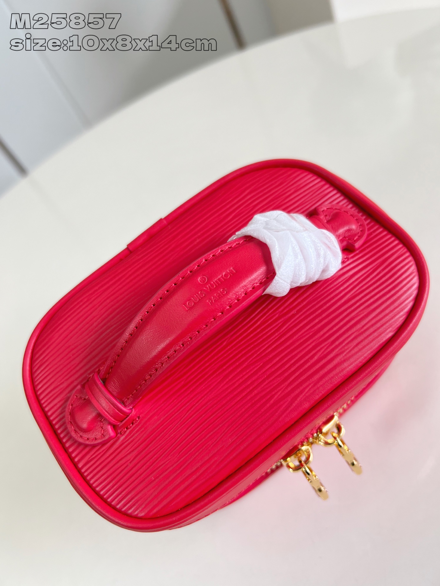 【顶级原单 M25857大红 】本款 Nice Nano 化妆包以粒面 Epi 皮革和可水洗织物内衬构筑