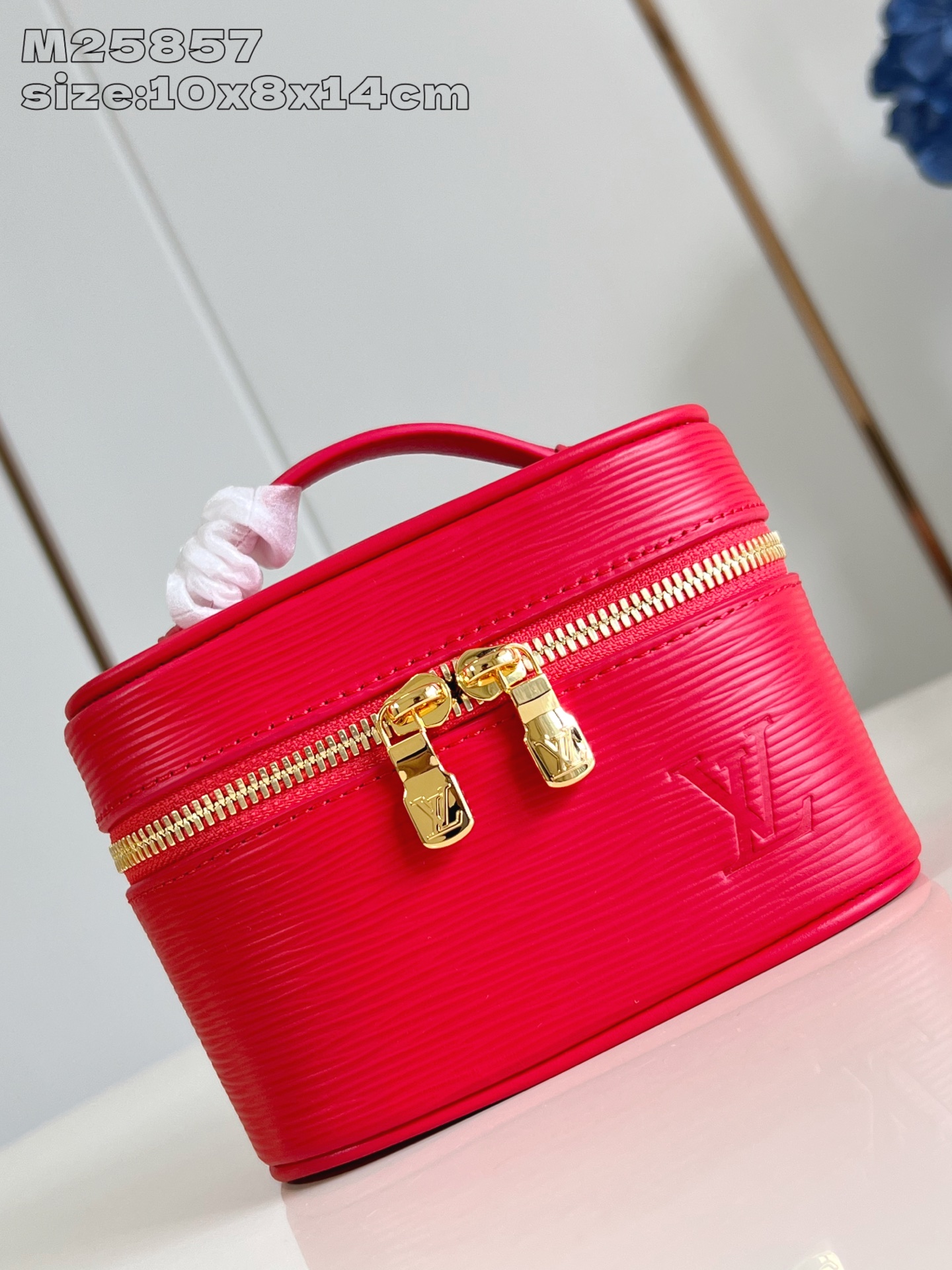 【顶级原单 M25857大红 】本款 Nice Nano 化妆包以粒面 Epi 皮革和可水洗织物内衬构筑