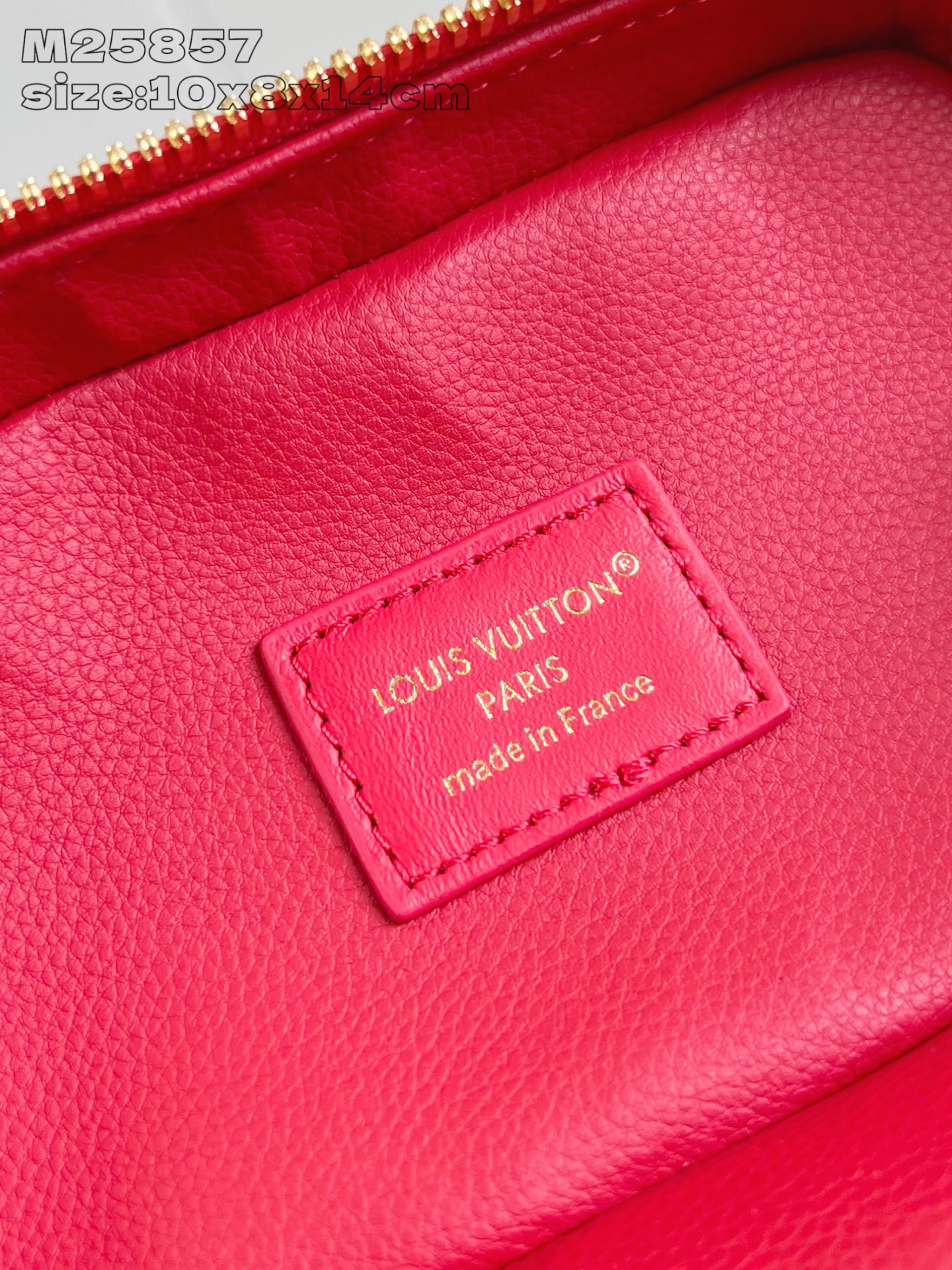 【顶级原单 M25857大红 】本款 Nice Nano 化妆包以粒面 Epi 皮革和可水洗织物内衬构筑