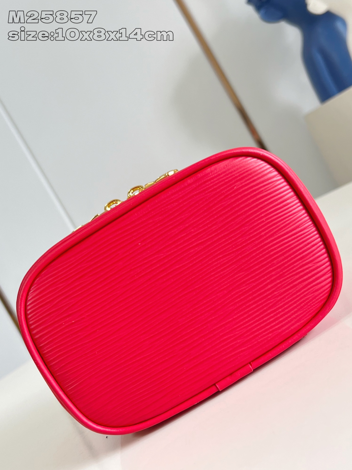 【顶级原单 M25857大红 】本款 Nice Nano 化妆包以粒面 Epi 皮革和可水洗织物内衬构筑