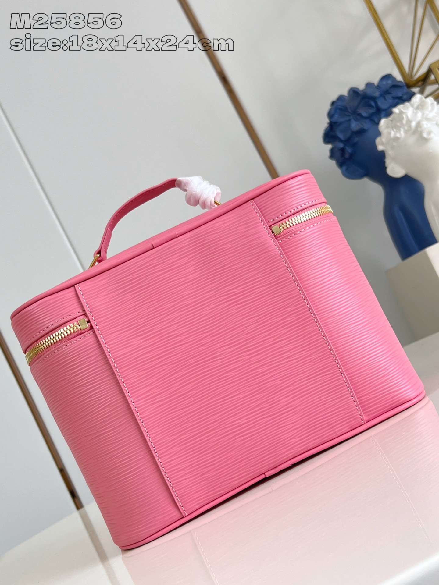 【顶级原单 M25856粉 】本款 Nice BB化妆包撷取路易威登美妆系列的唇膏色彩，以 Epi 粒面