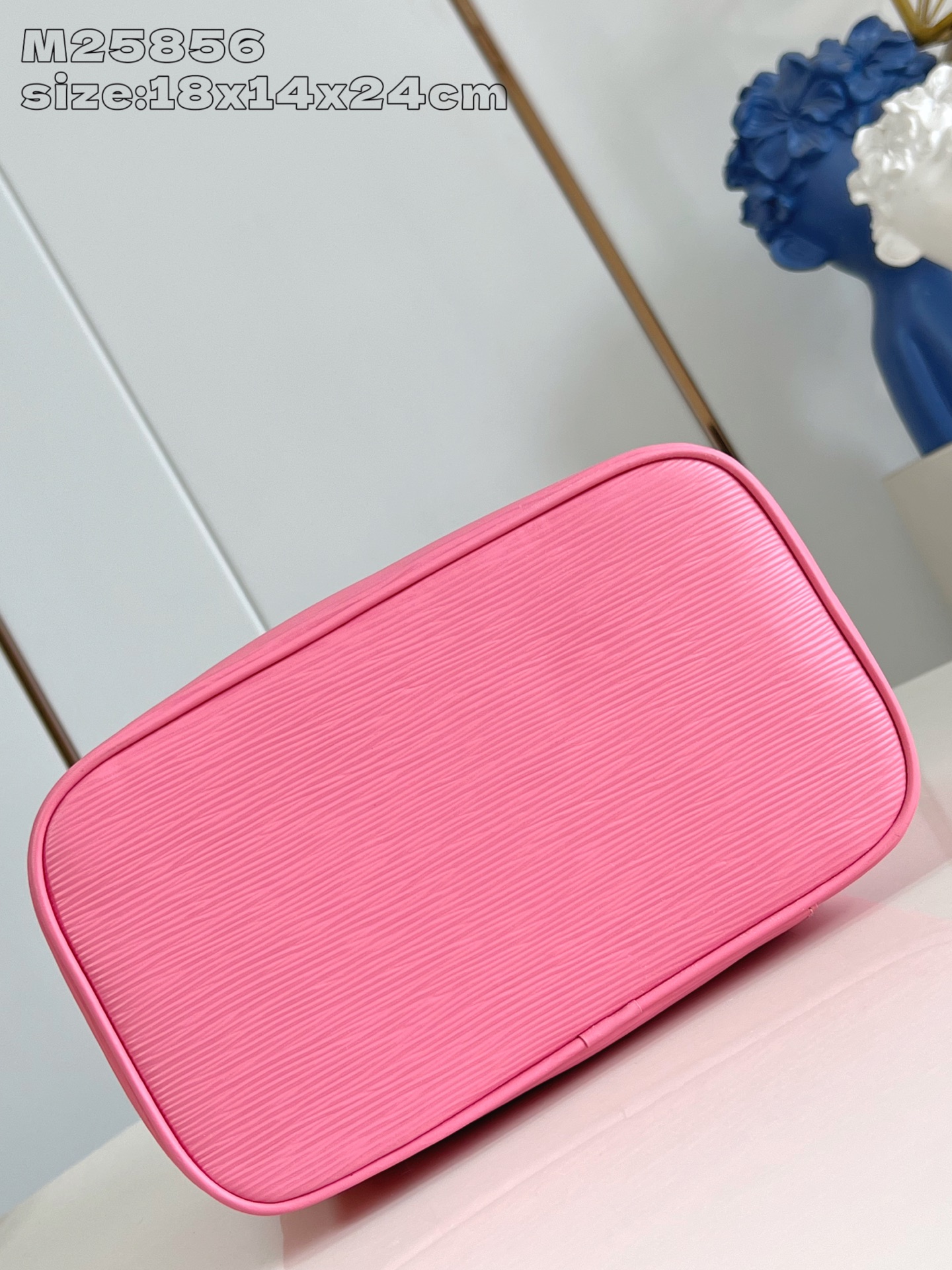 【顶级原单 M25856粉 】本款 Nice BB化妆包撷取路易威登美妆系列的唇膏色彩，以 Epi 粒面