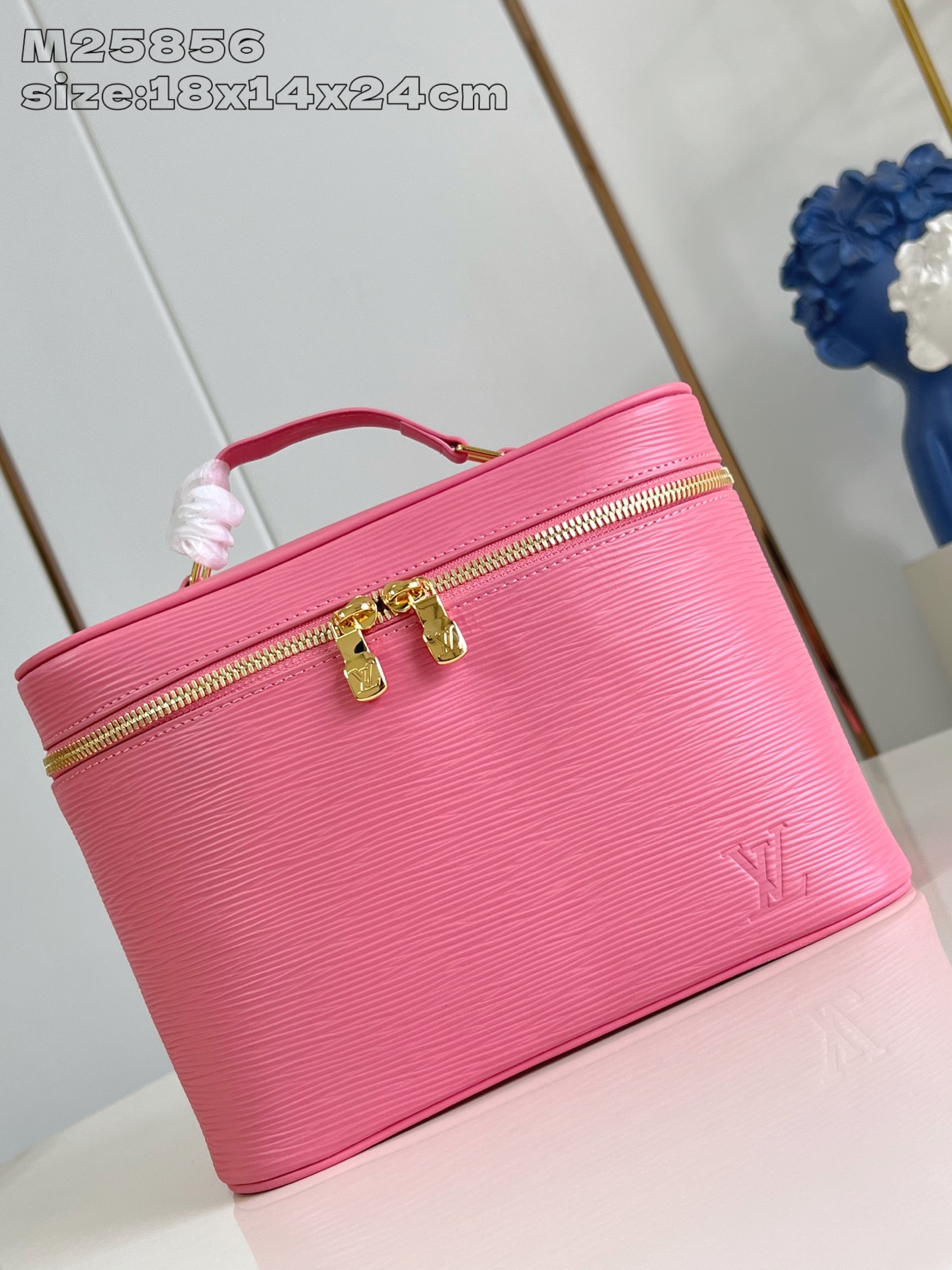 【顶级原单 M25856粉 】本款 Nice BB化妆包撷取路易威登美妆系列的唇膏色彩，以 Epi 粒面