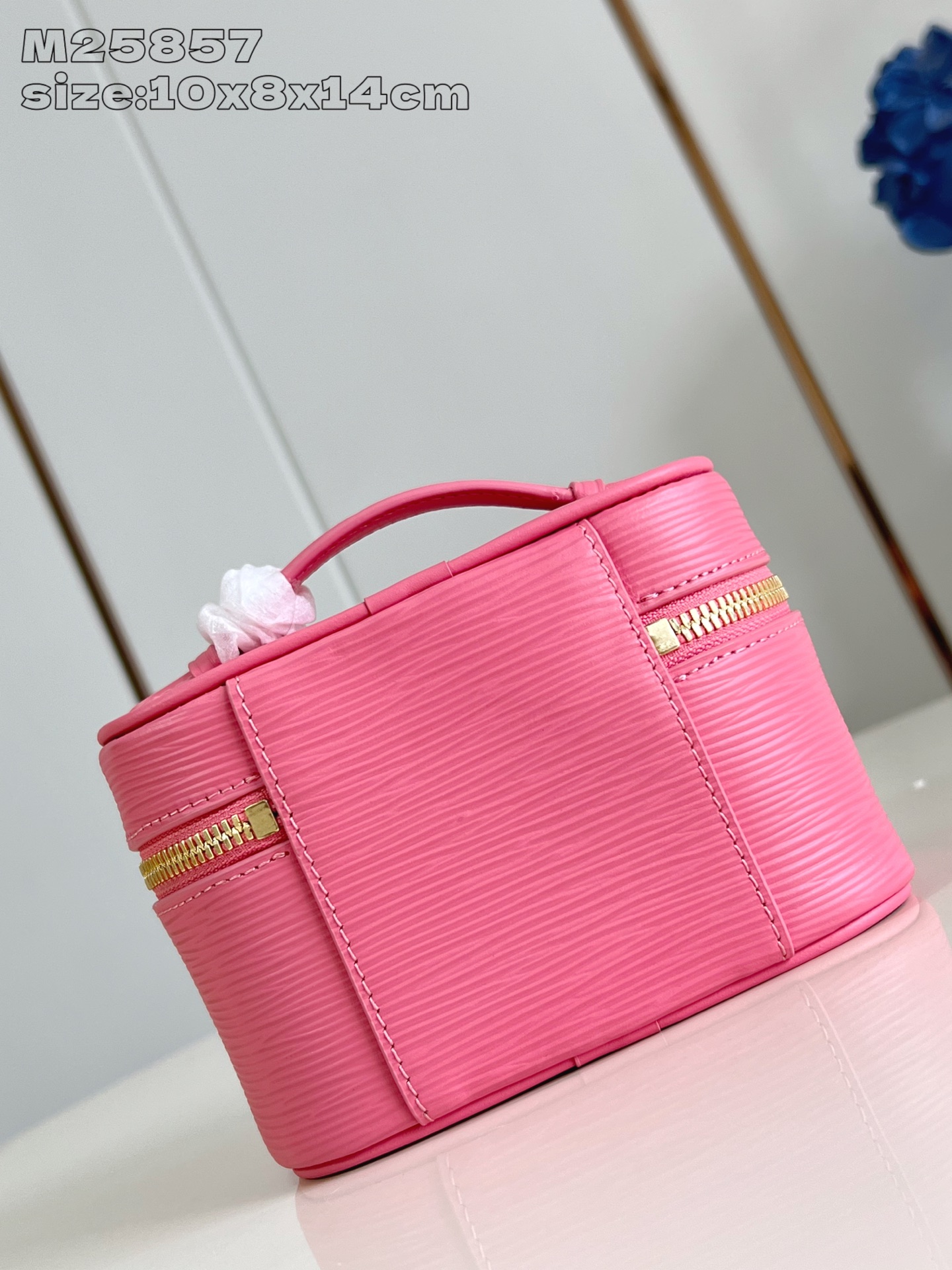 【顶级原单 M25857粉 】本款 Nice Nano 化妆包以粒面 Epi 皮革和可水洗织物内衬构筑华